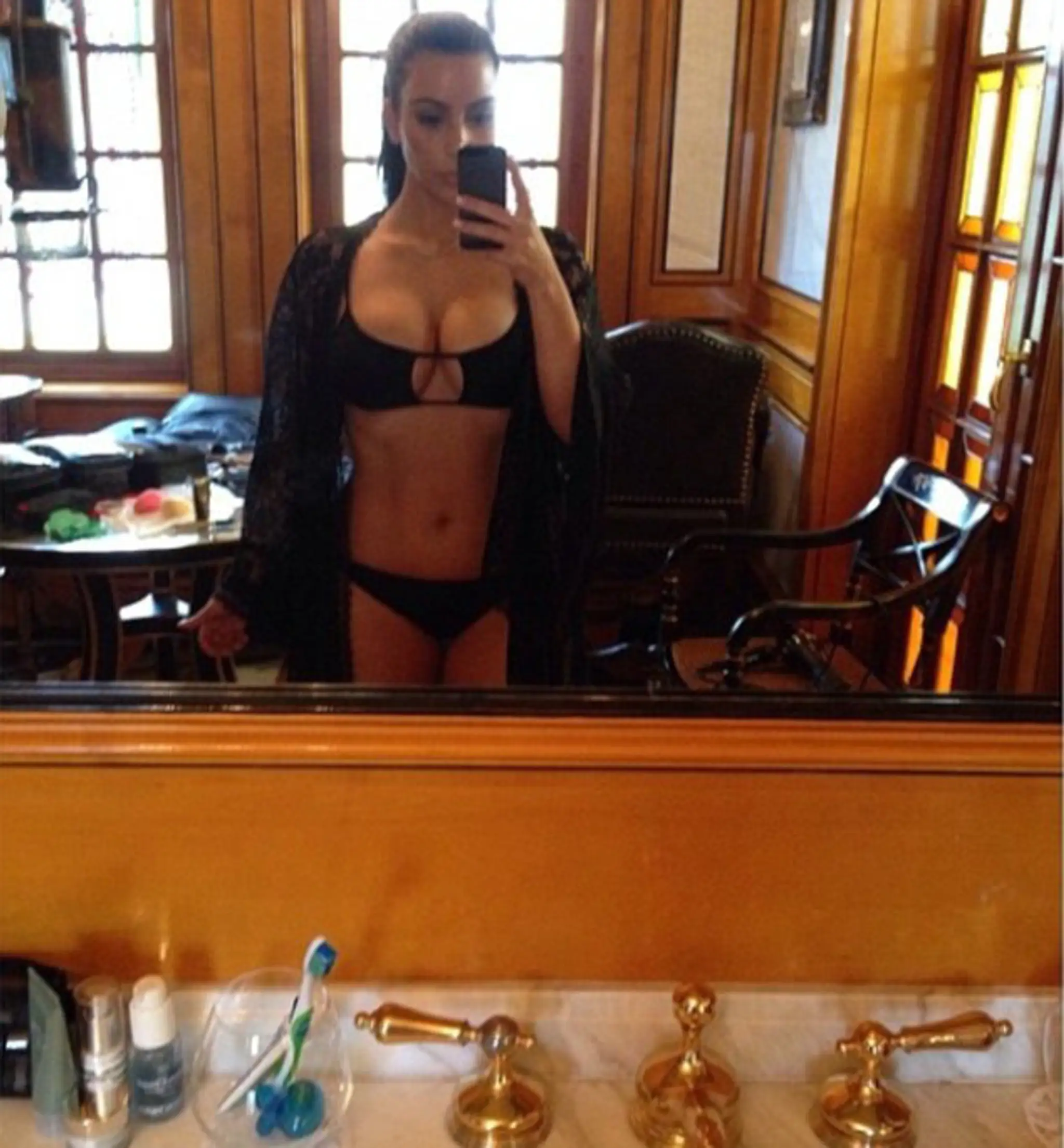 bikiny kim2.jpg