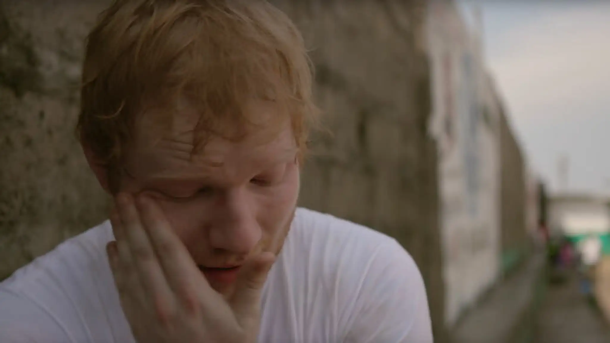 Ed Sheeran počas rozhovoru nedokázal udržať slzy