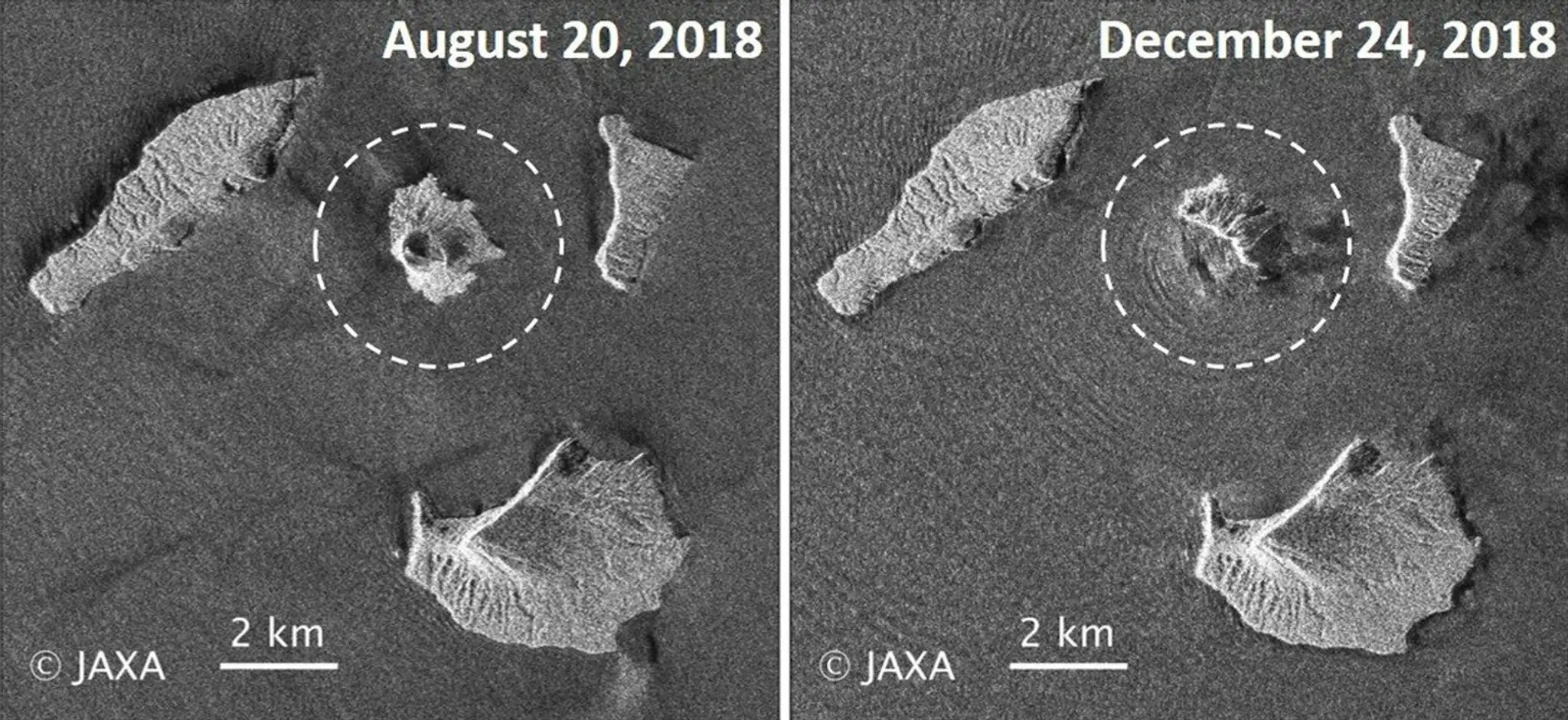 Indonézska sopka Anak Krakatau počas erupcie.