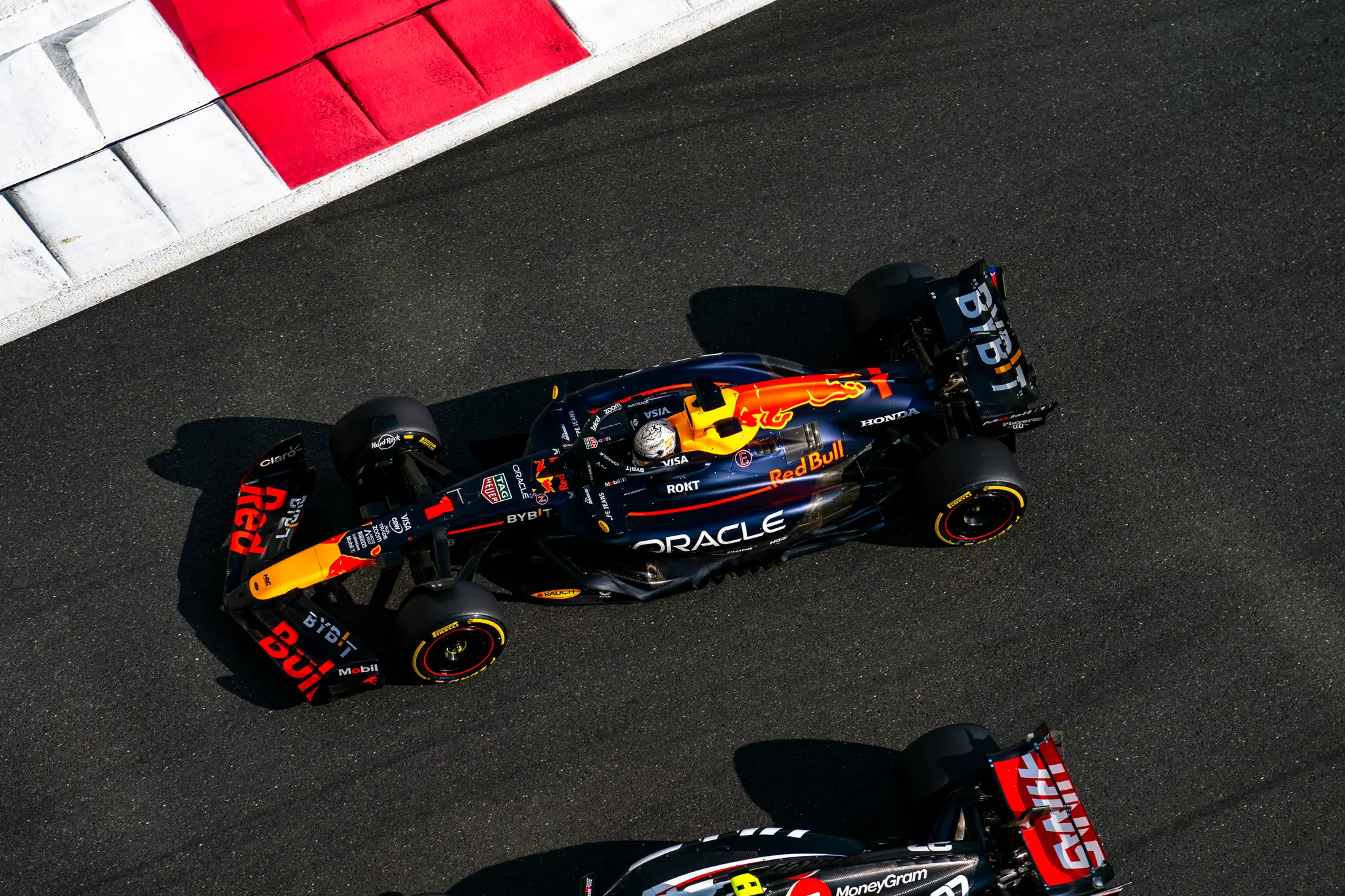 Holanďan Max Verstappen na Red Bulle.