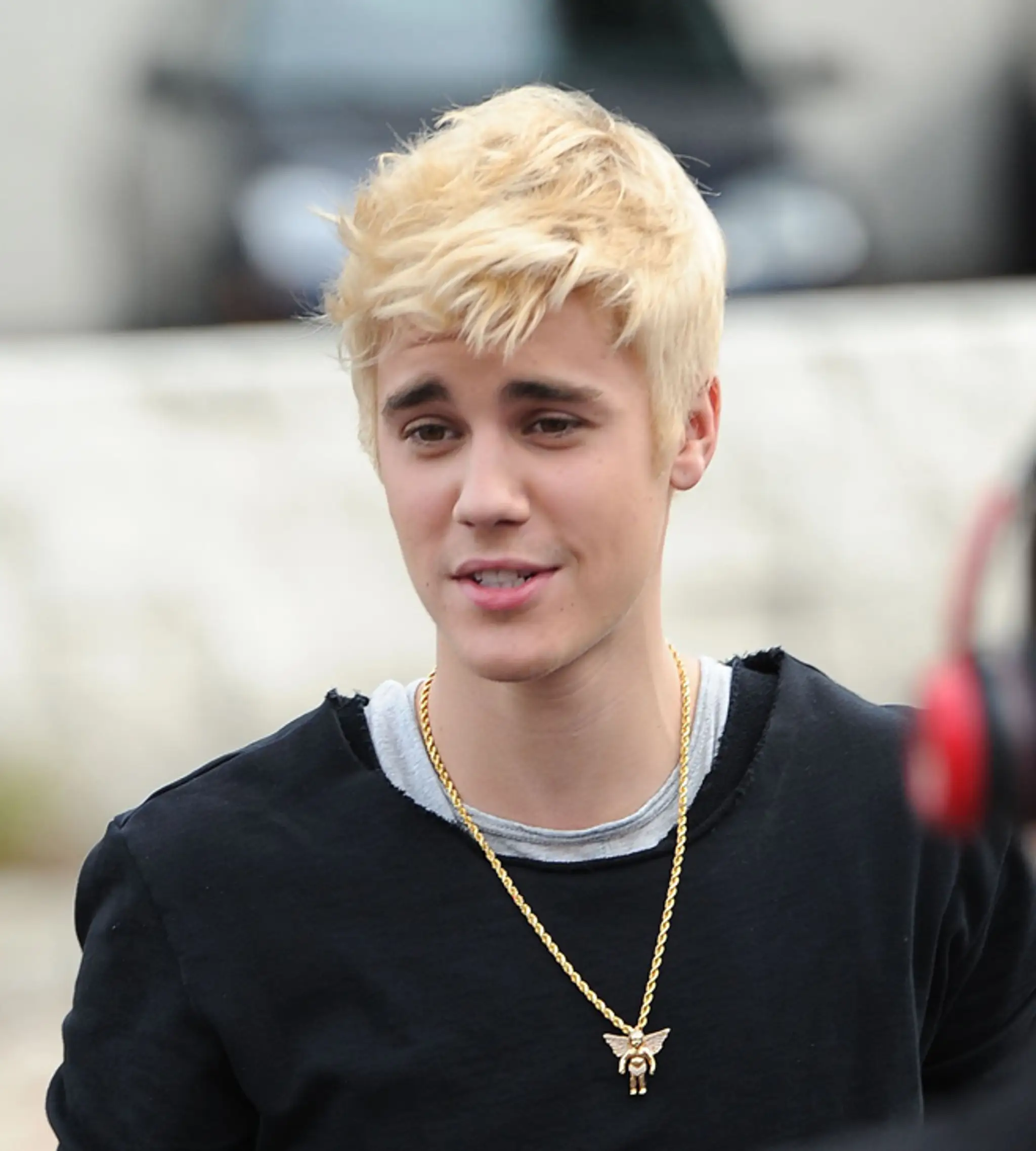 Odfarbený Justin Bieber.