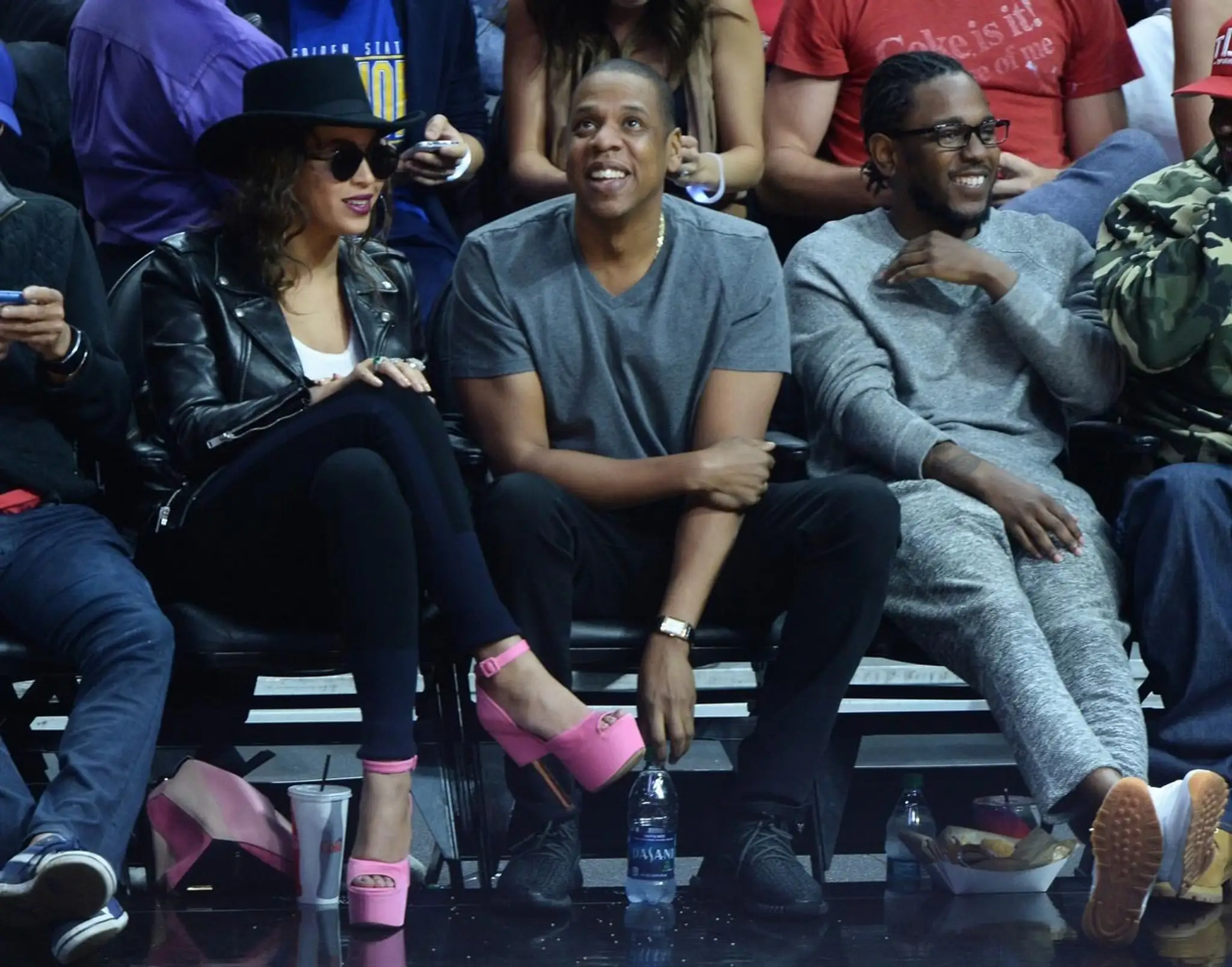 Beyonce s manželom na basketbale. Zladila sa do ružova..