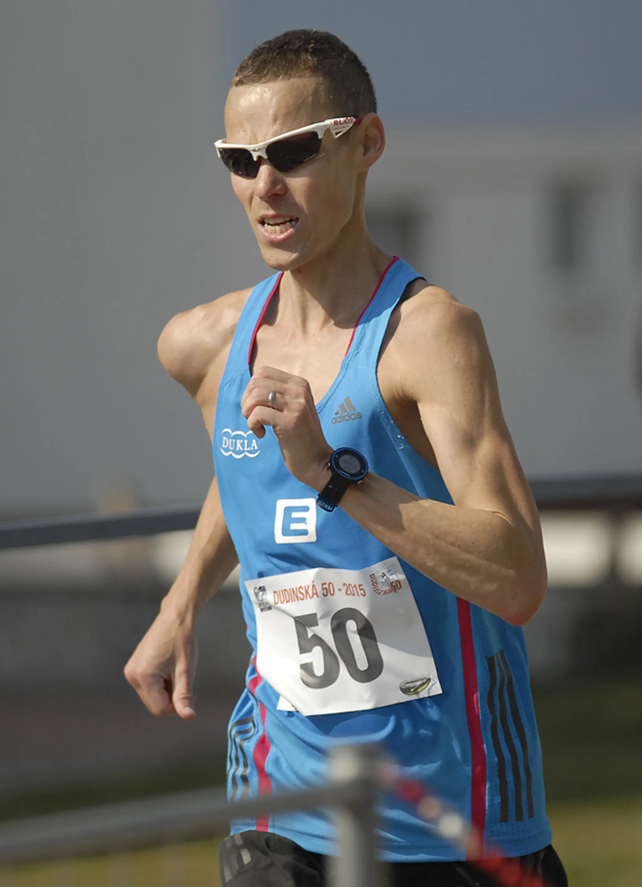 Matej Tóth počas pretekov na 50 km v rámci 34. ročníka medzinárodného chodeckého mítingu Dudinská päťdesiatka.