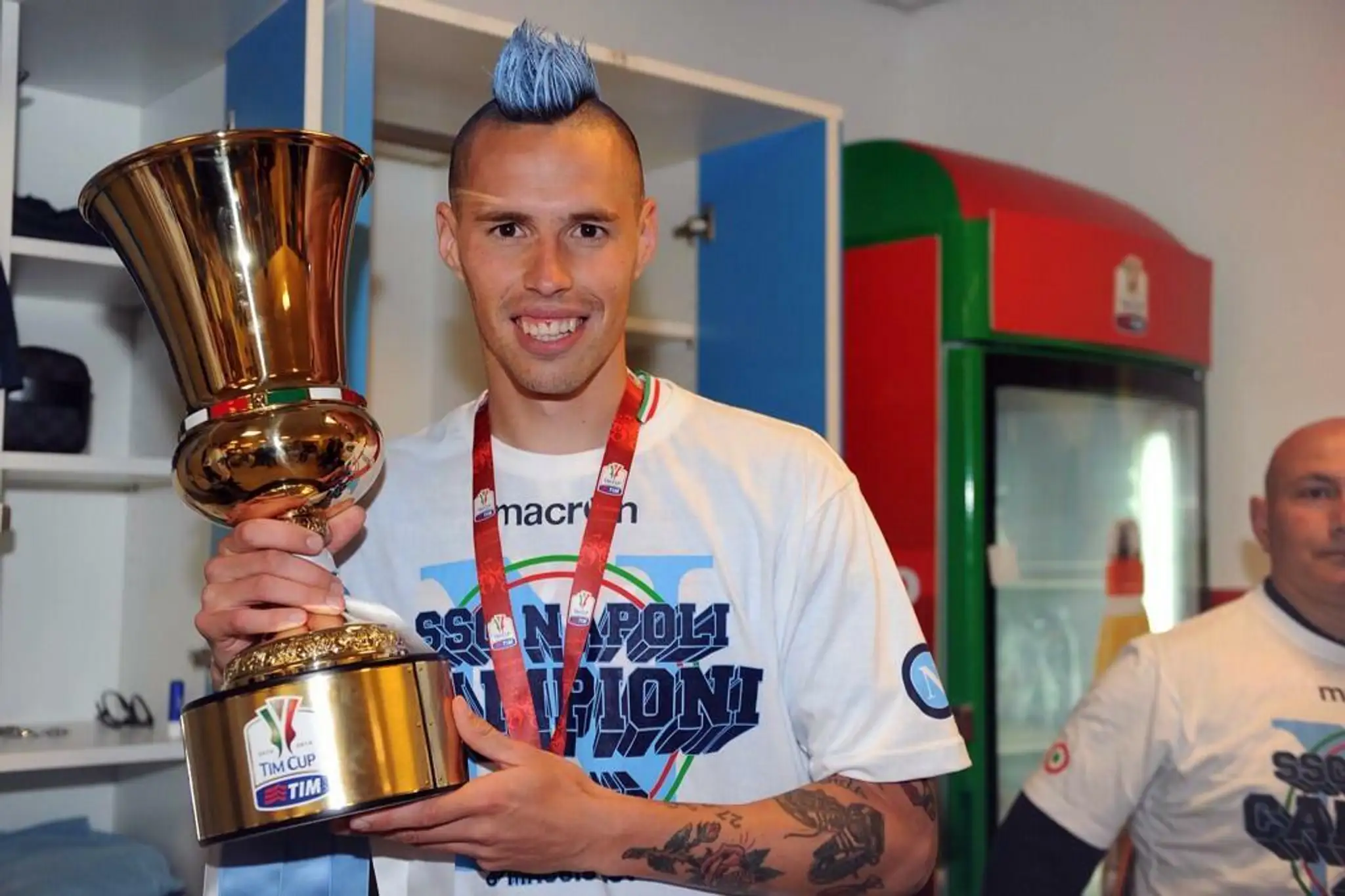 Marek Hamšík s trofejou víťaza finále Taliansko pohára