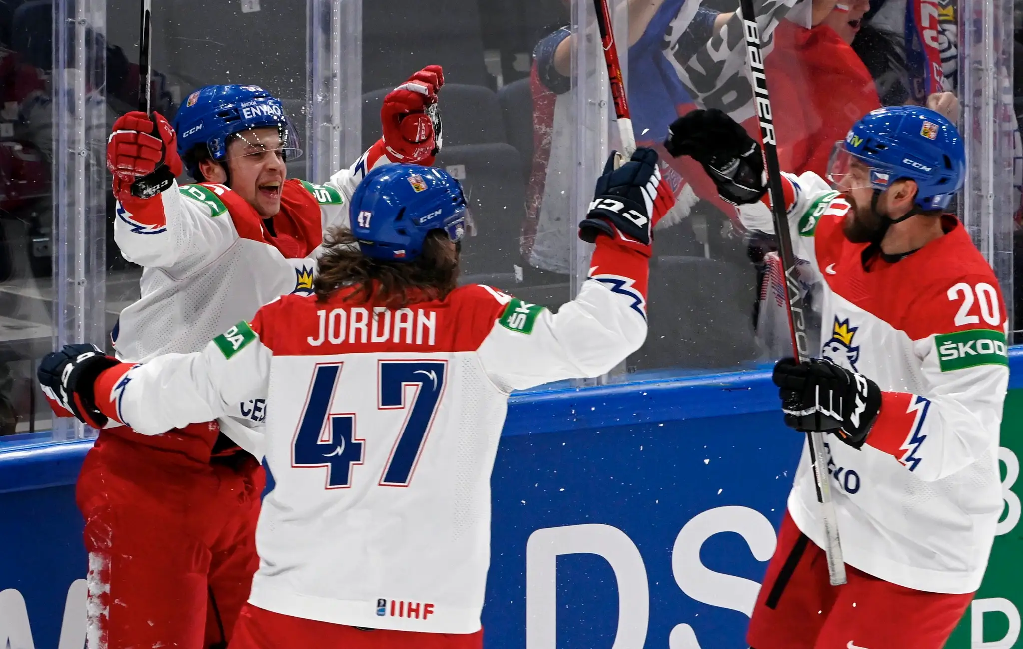 Českí hokejisti zľava Matěj Blümel, Michal Jordán a Hynek Zohorna sa tešia po strelení gólu.