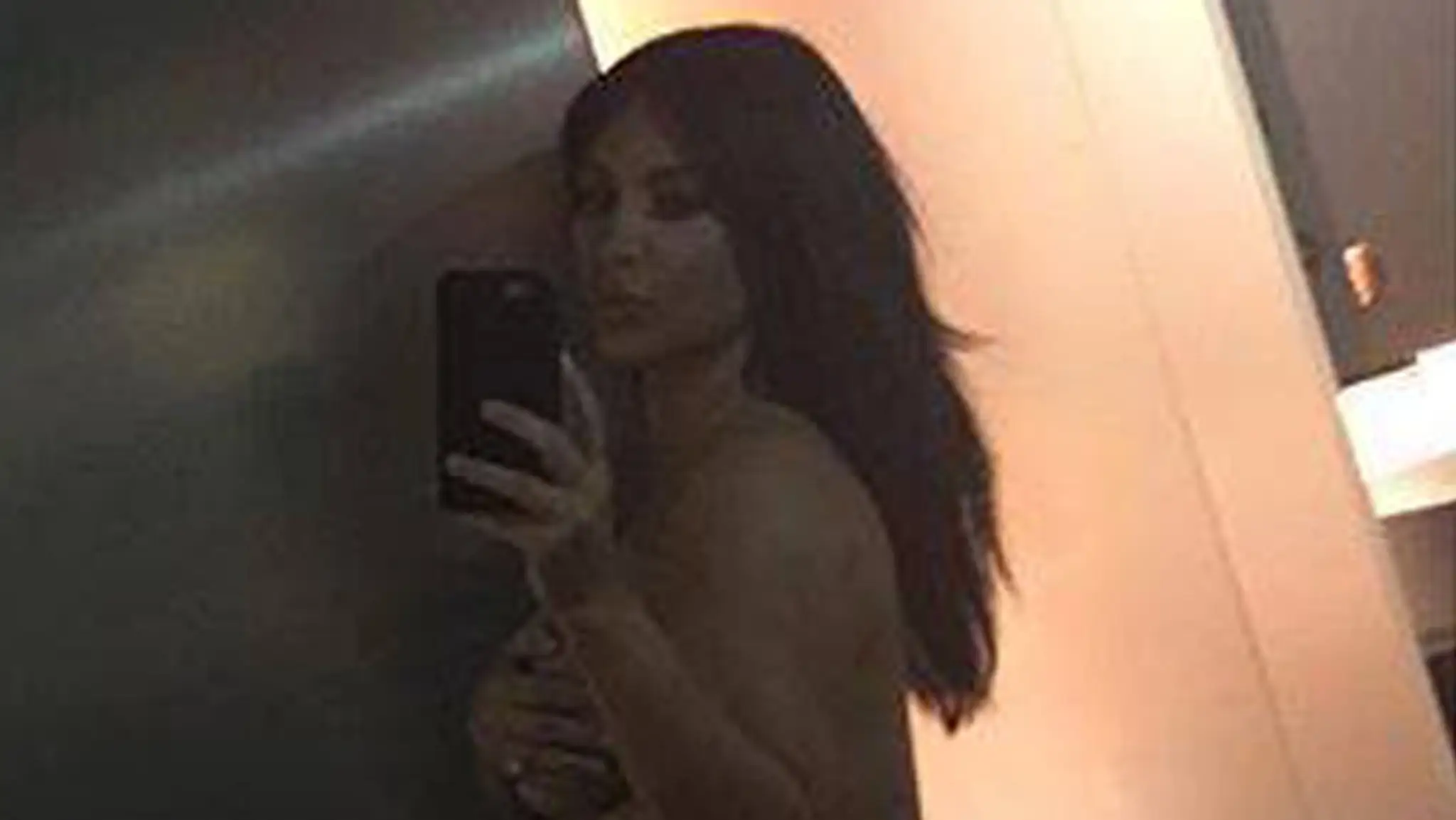 Tehotná nahá Kim Kardashian.