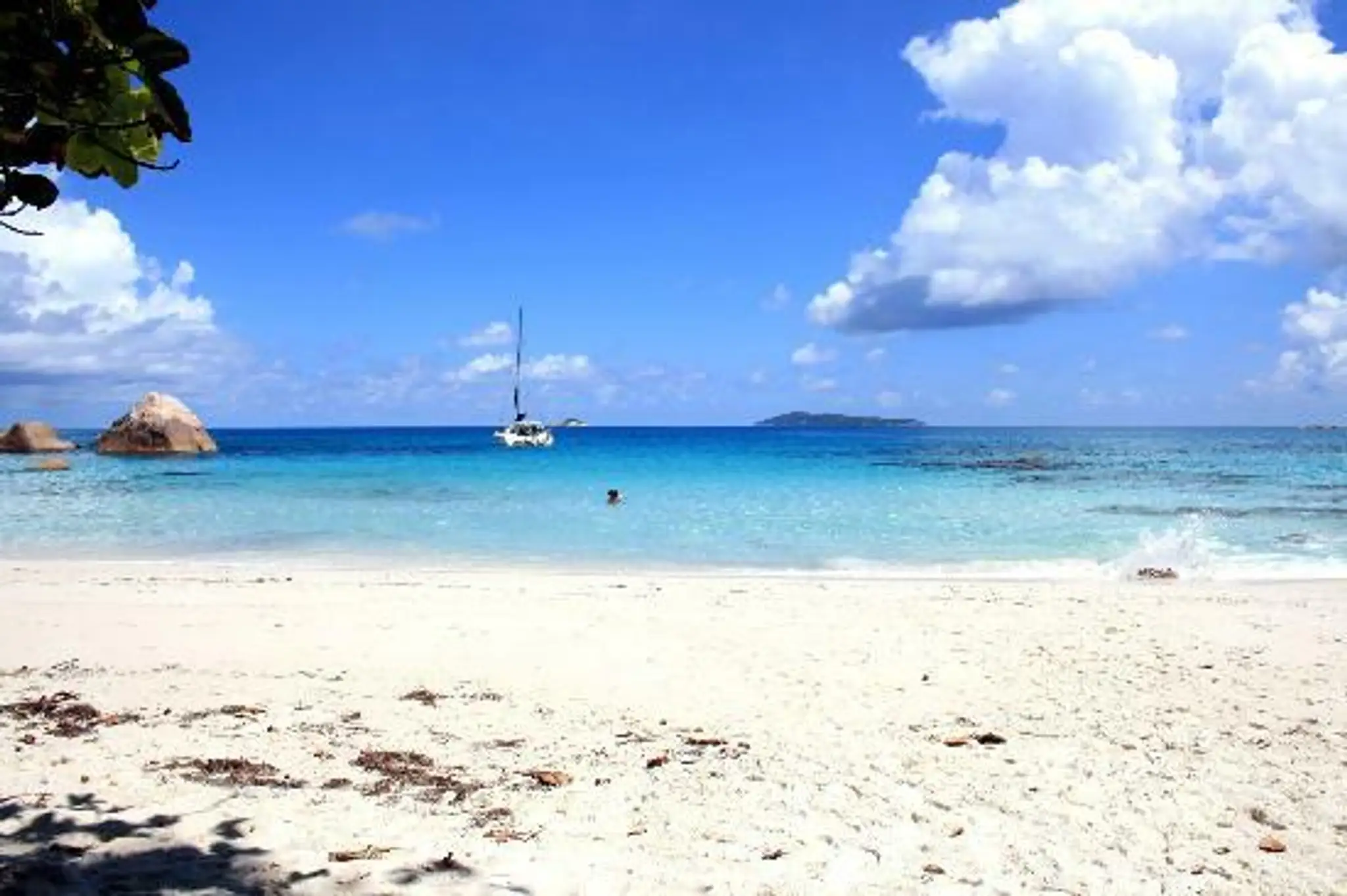 Pláž Anse Lazio, Ostrov Praslin, Seychely.