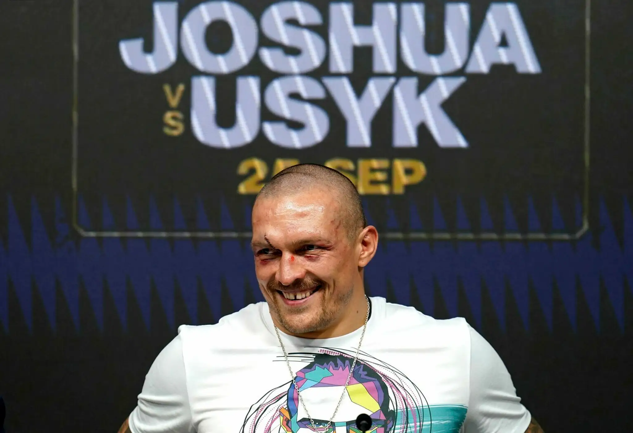 Vysmiaty Usyk po zápase.