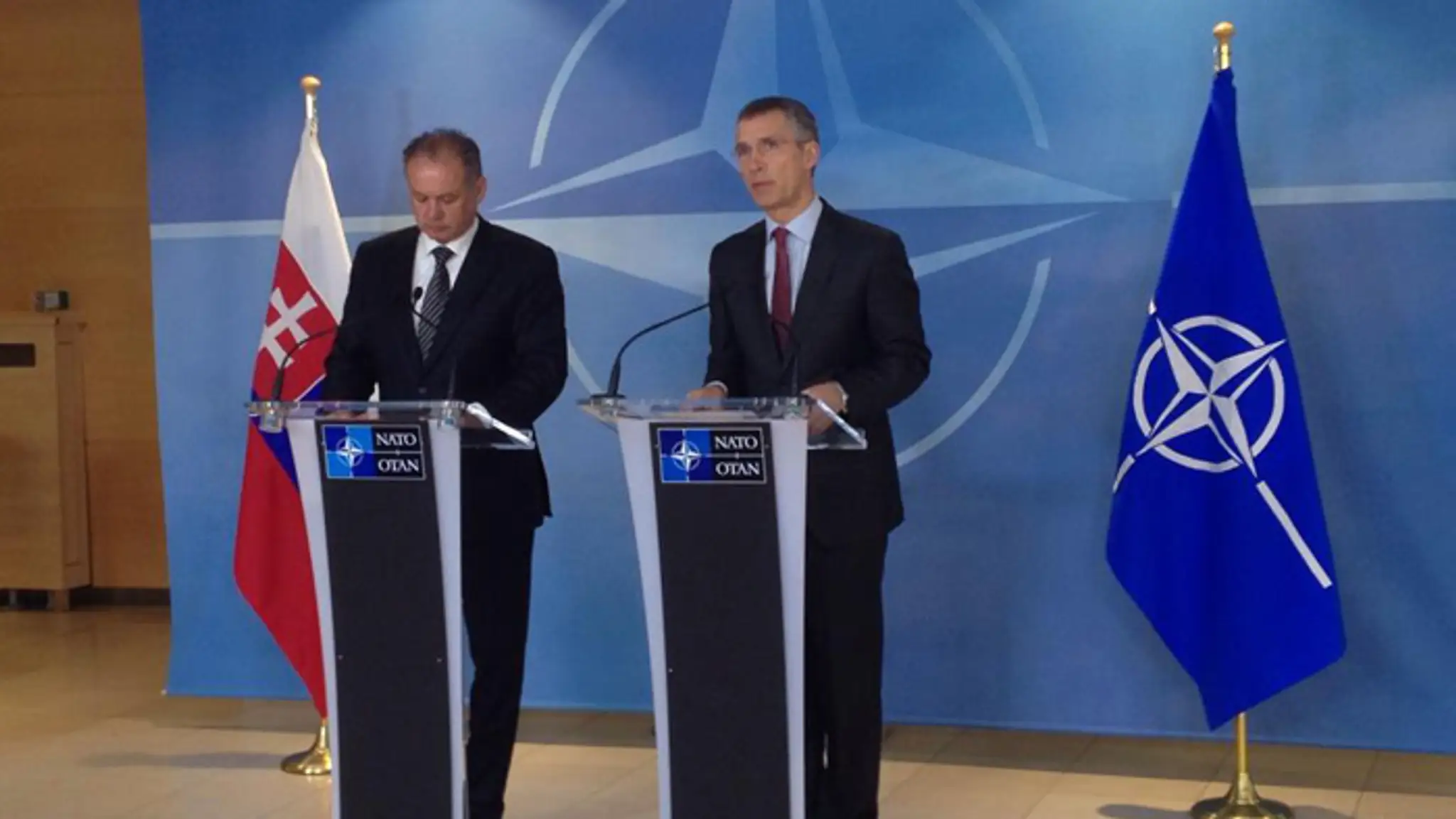 Prezident Andrej Kiska a šéf NATO Jens Stoltenberg.