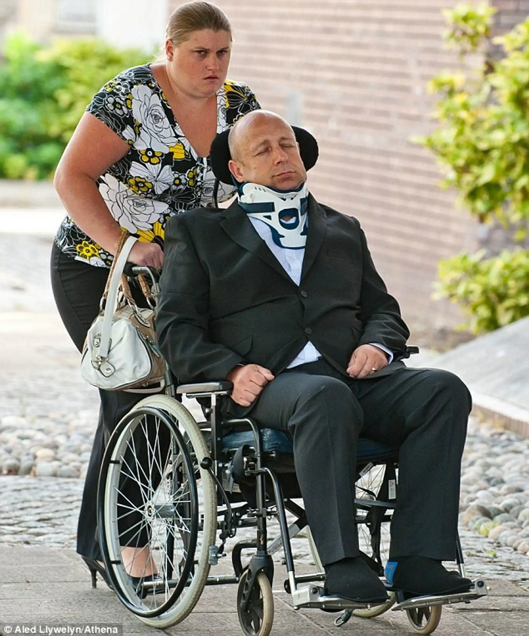 Alan Knight predstieral kómu.