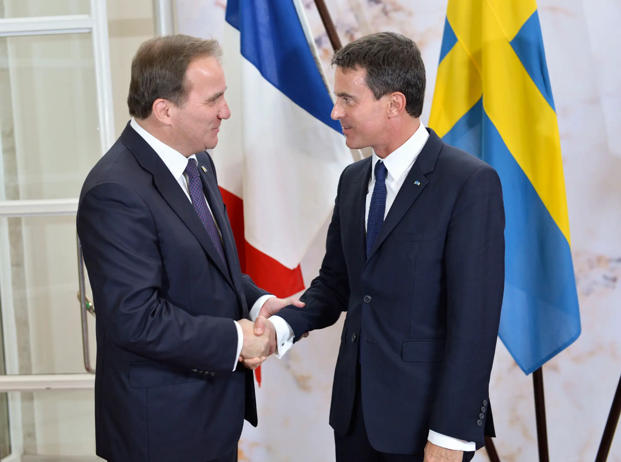 Švédsky premiér  Stefan Löfven (vľavo) a francúzsky premiér Manuel Valls