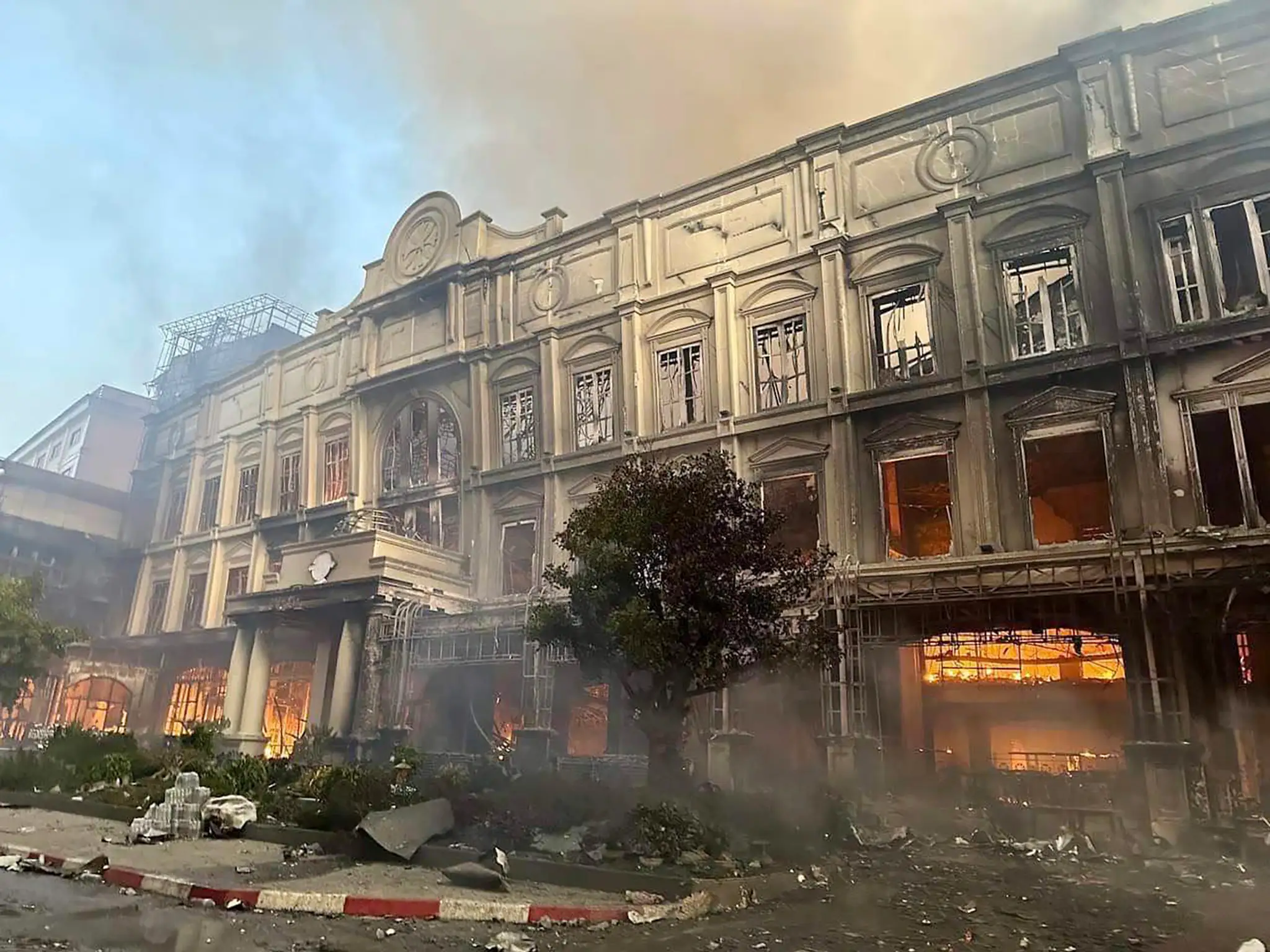 Požiar v hoteli s kasínom.