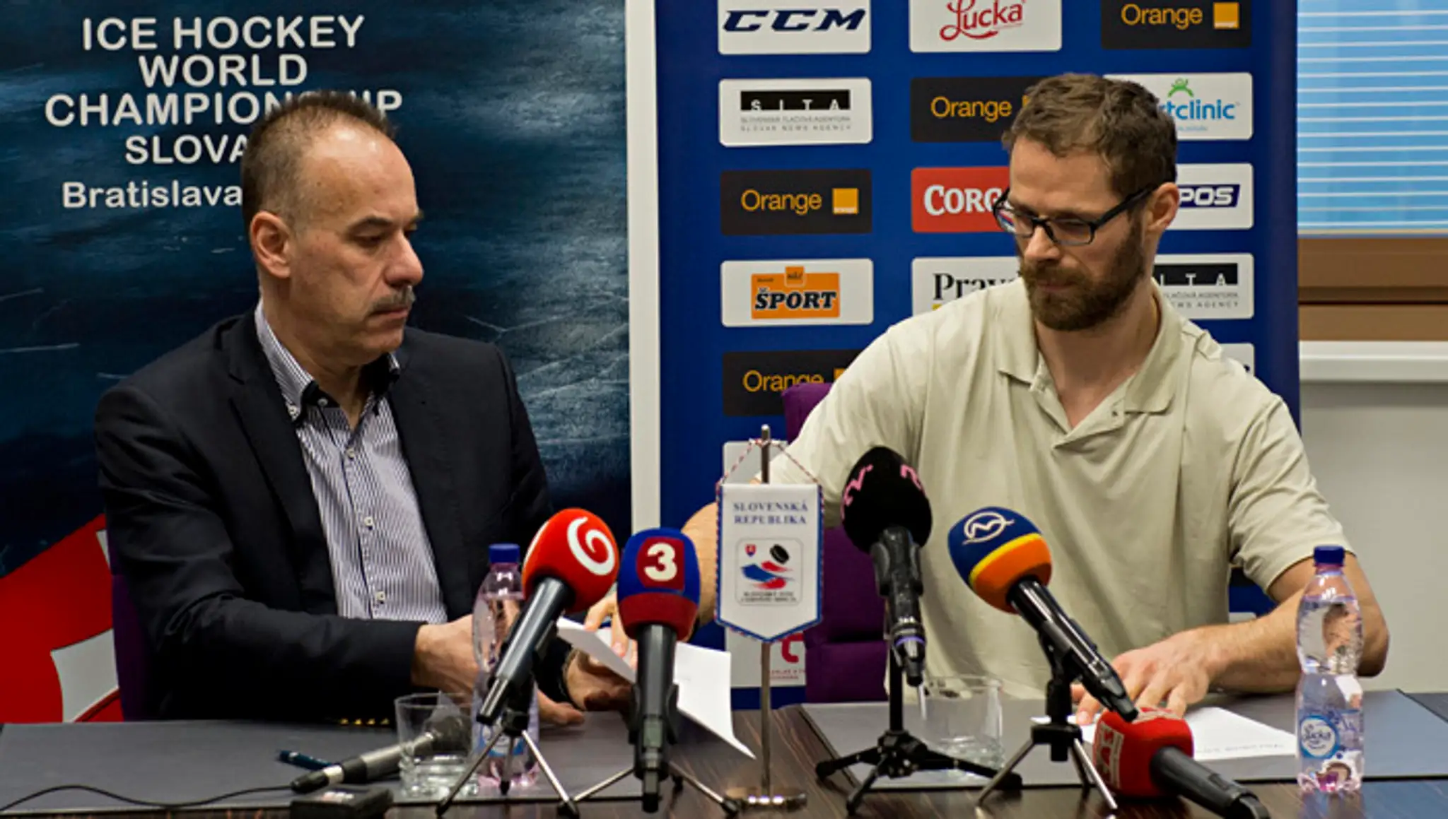 Igor Nemeček a Michal Handzuš podpísali Verejný záväzok.