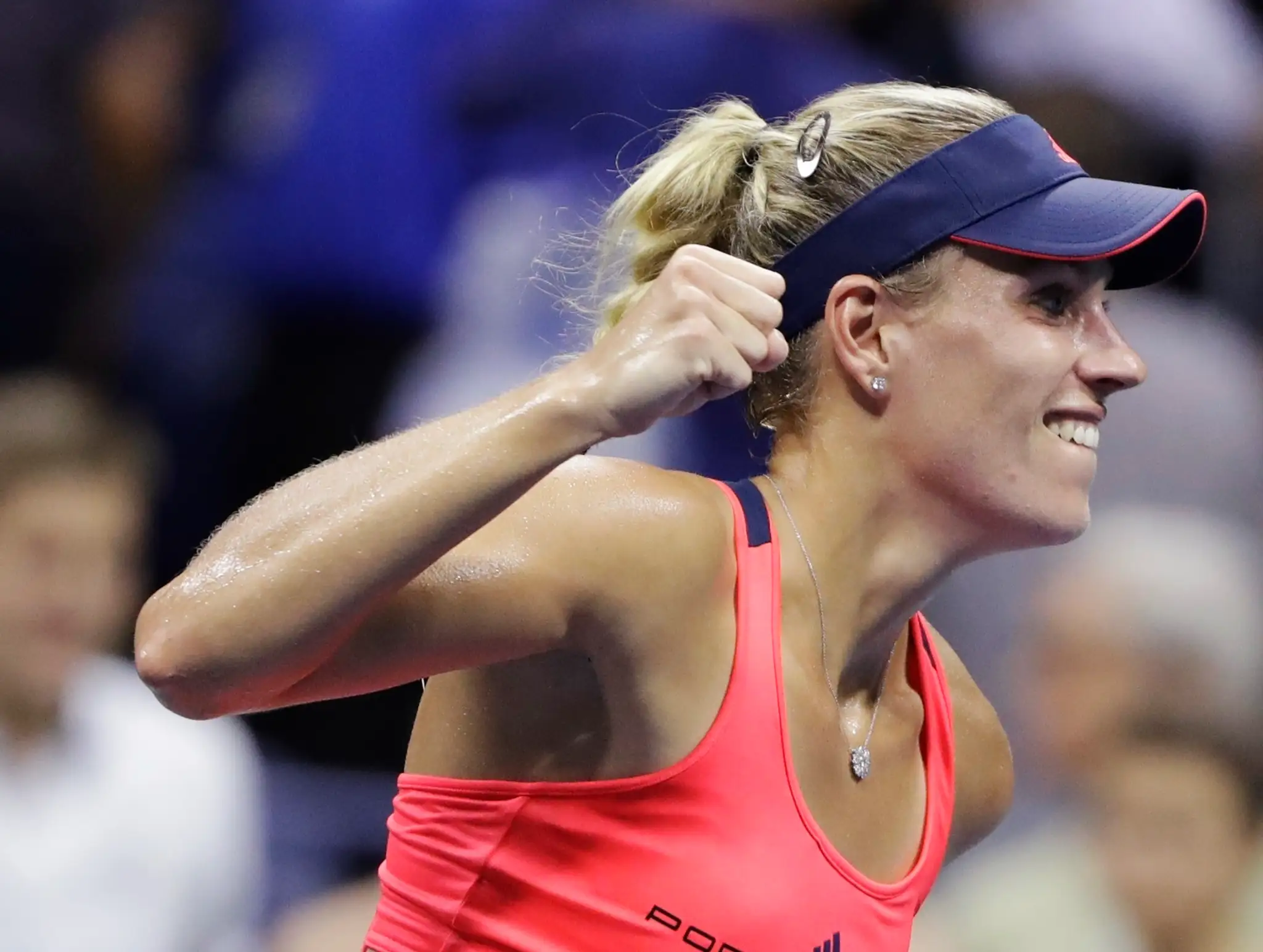 Angelique Kerberová  oslavuje postup do finále dvojhry na US Open po víťazstve nad Dánkou Caroline Wozniackou.