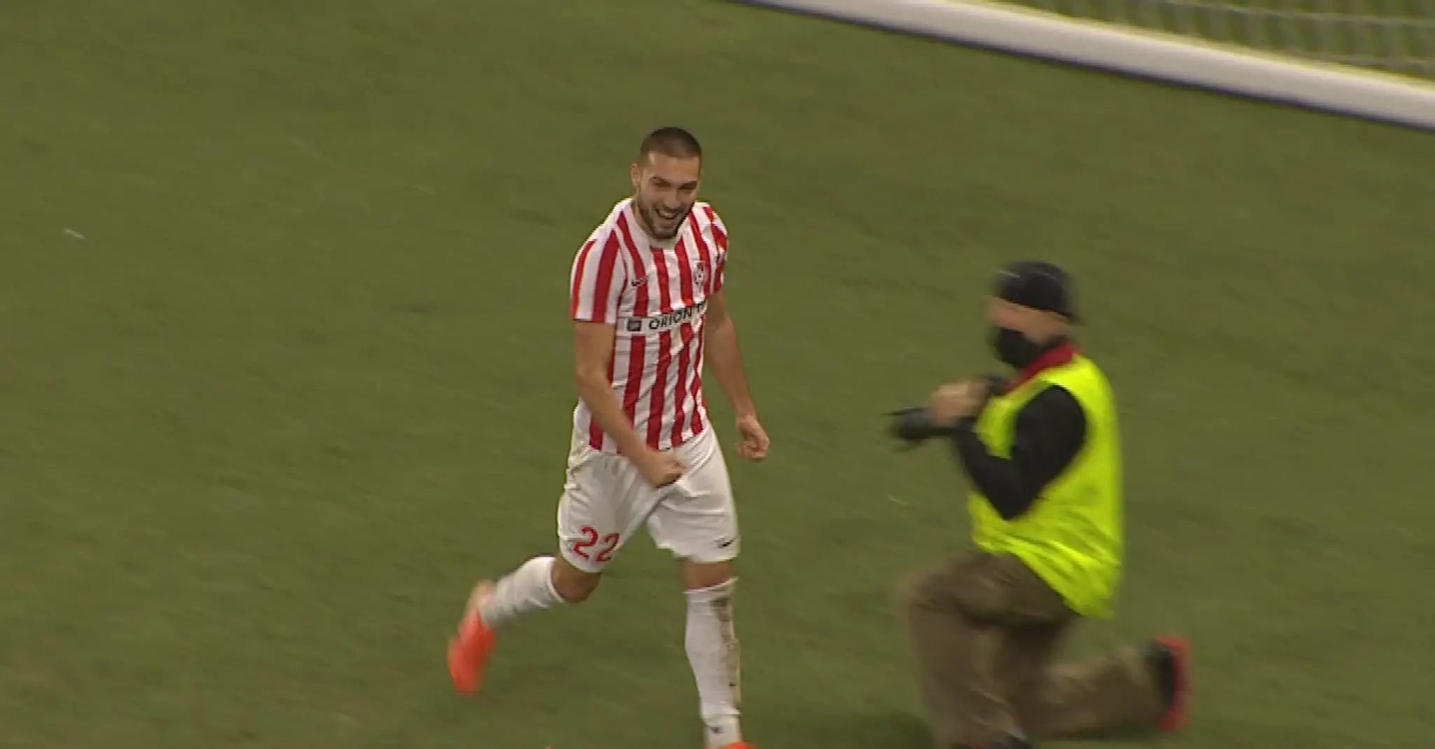 Andrej Kadlec oslavuje gól.