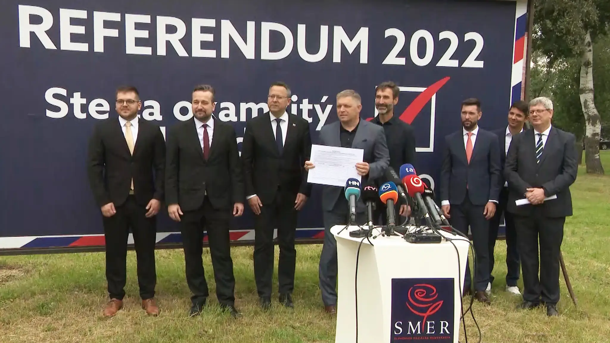 Smer vyhlásil referendové otázky.
