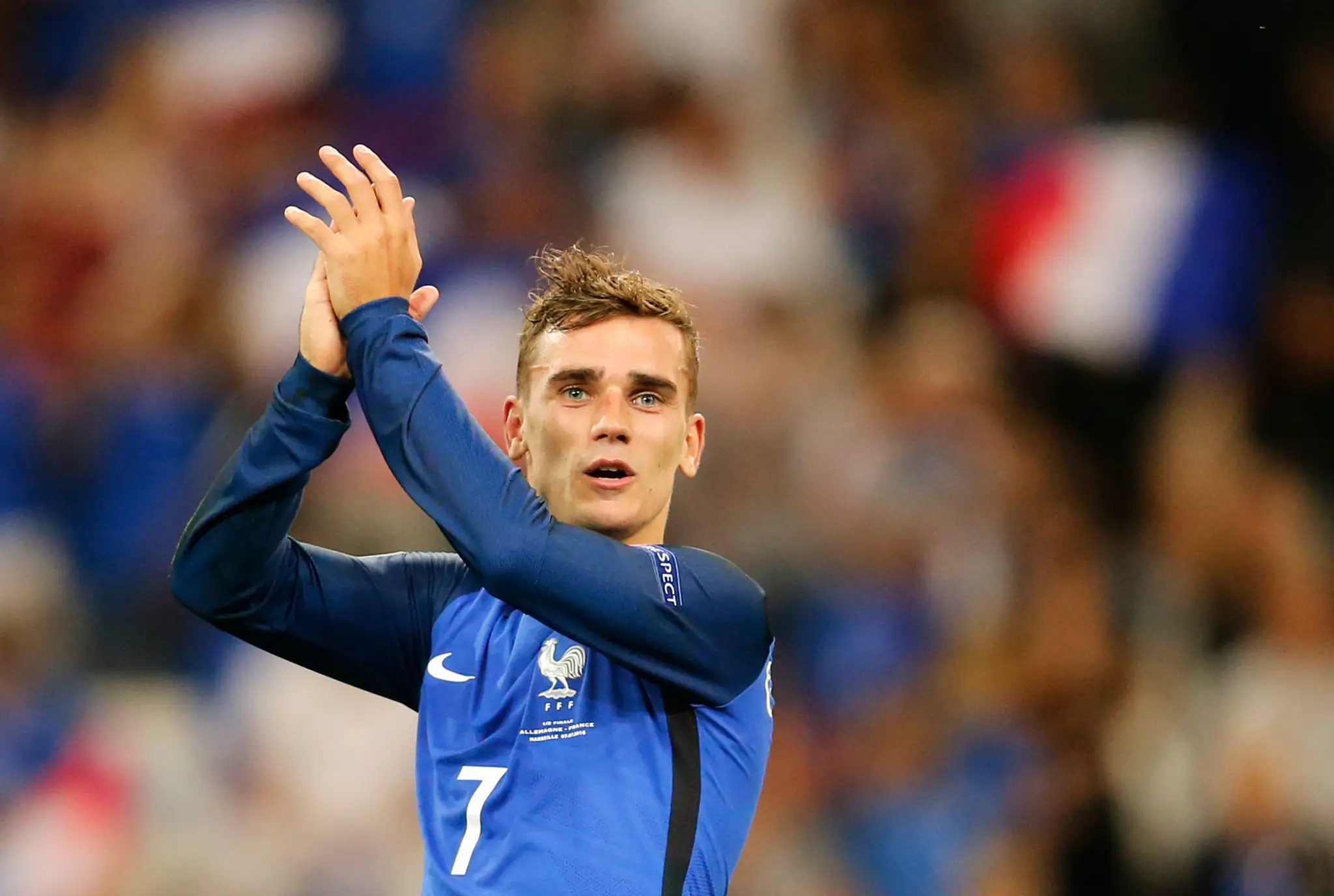 Antoine Griezmann ďakuje divákom