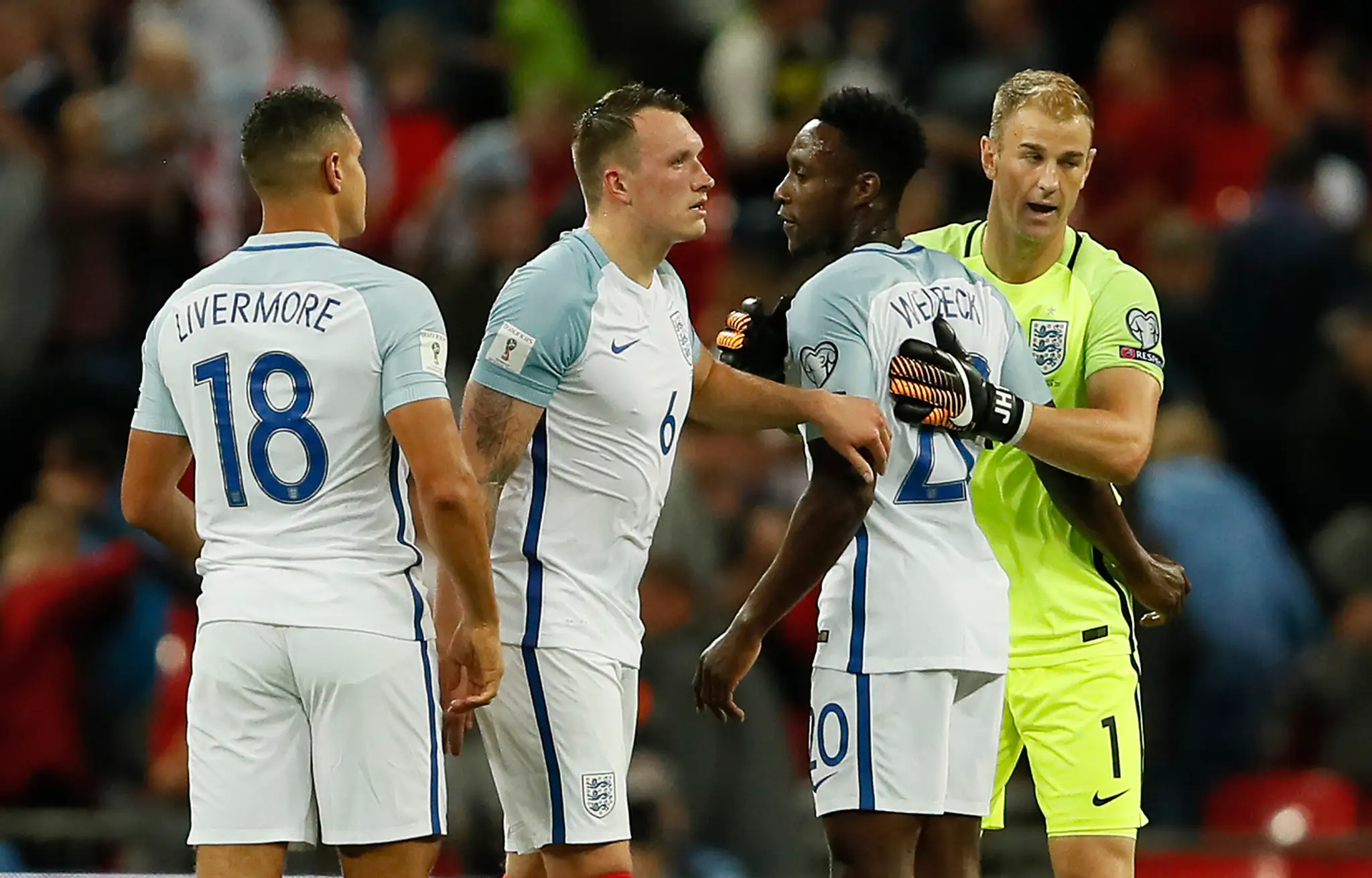 Sprava Joe Hart, Danny Welbeck, Phil Jones a Jake Livermore sa tešia z triumfu Anglicka nad Slovenskom v kvalifkácii MS.
