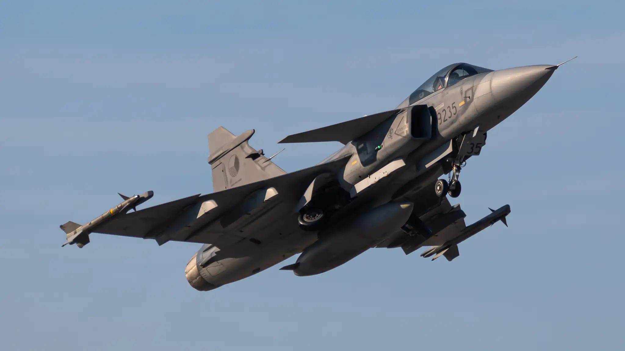 Stíhačka českej armády Saab Jas 39C Gripen.