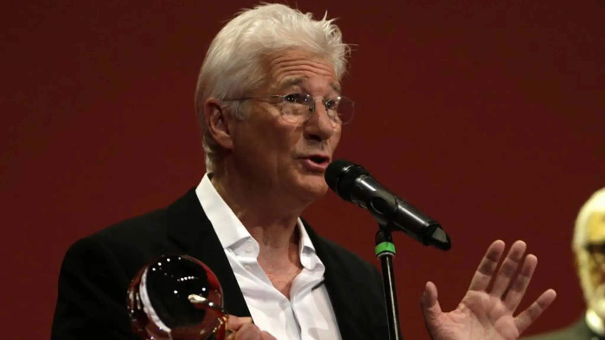 Richard Gere vo Varoch