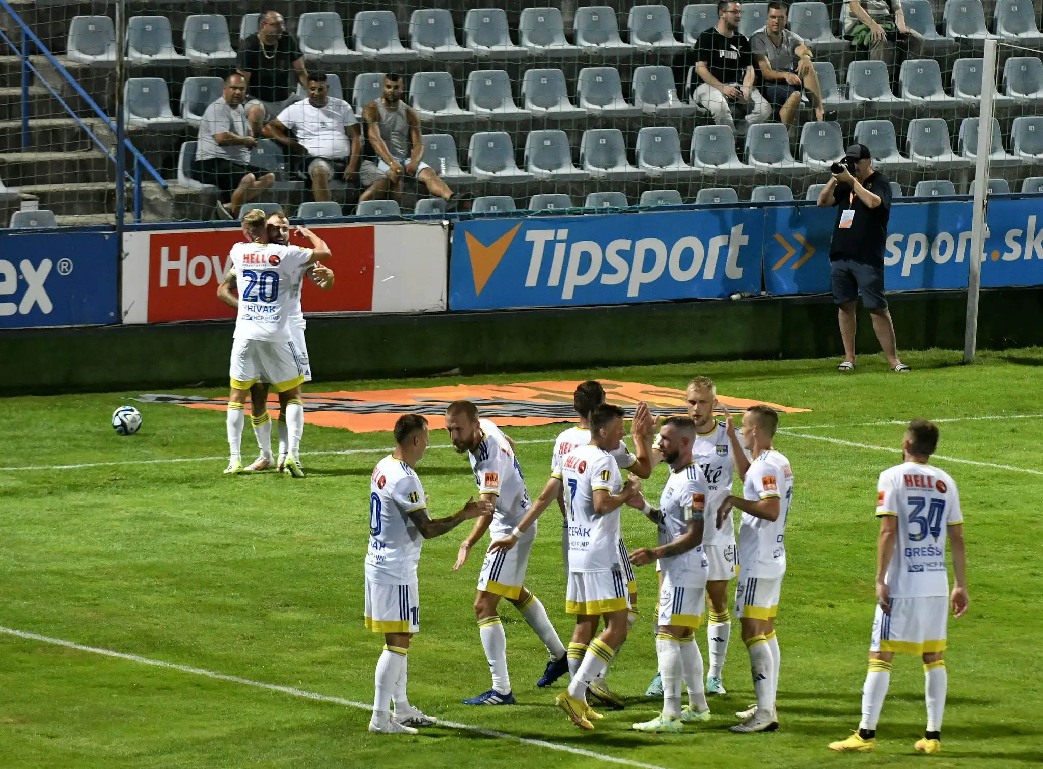 Na snímke hráči FC Košice tešia po góle.