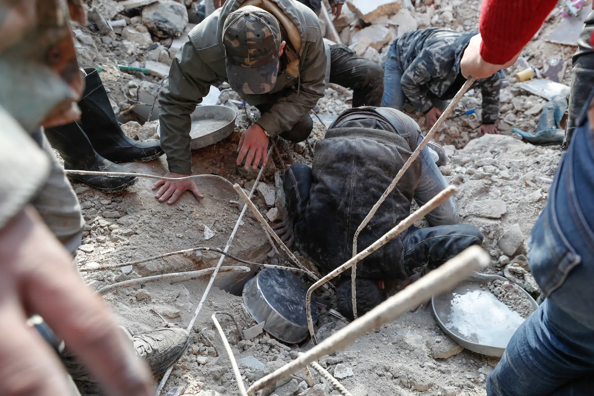 Následky ničivého zemetrasenia v sýrskom meste Aleppo.