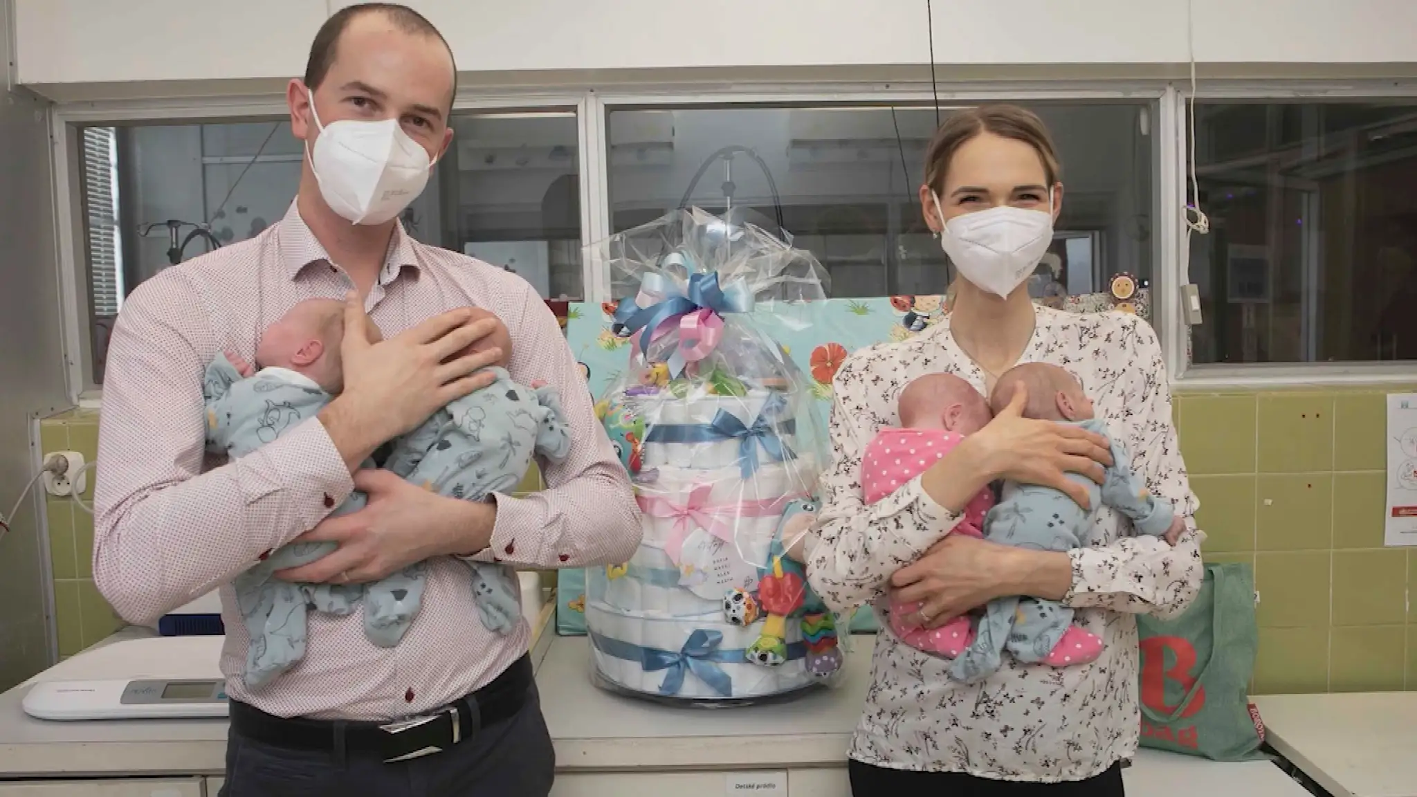 Dominik a Nikola so svojimi zlatíčkami.
