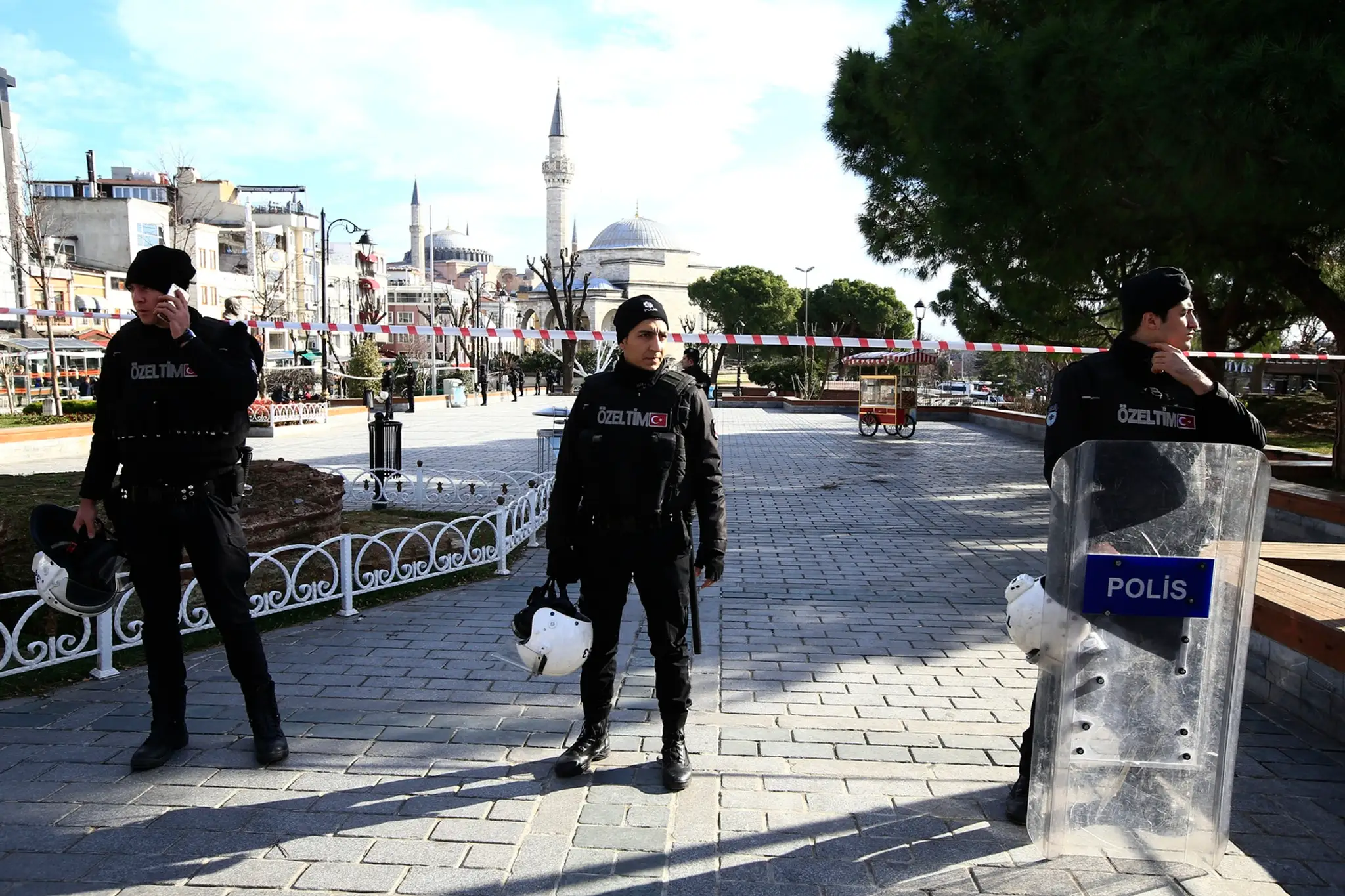 Policajti zabezpečili miesto, kde prišlo k výbuchu.