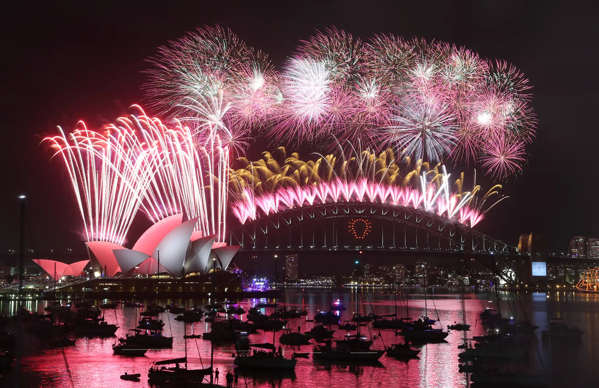 Silvestrovský ohňostroj 2015 Sydney.