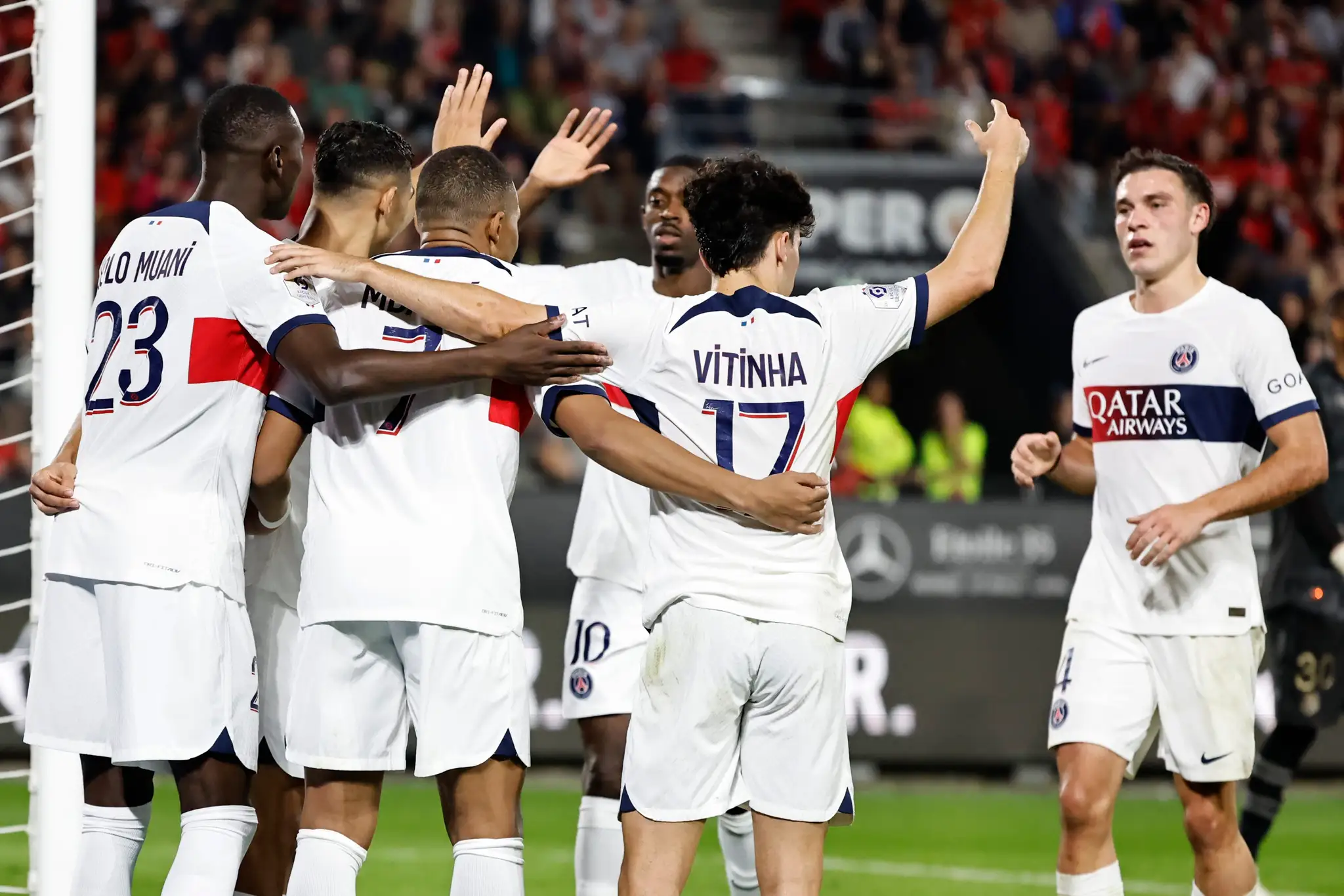 Hráči PSG oslavujú gól.