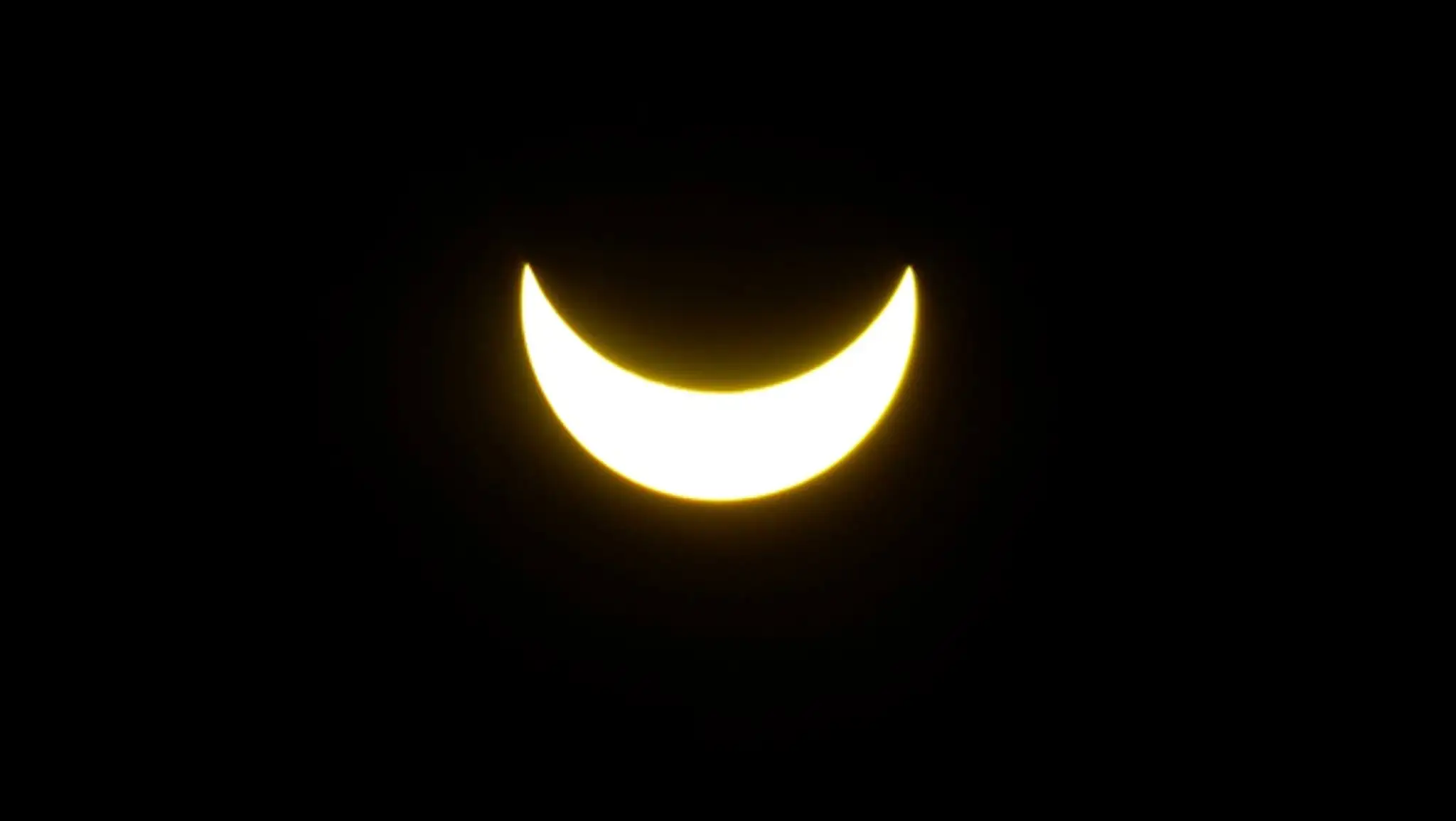 Čiastočné zatmenie Slnka o 10.45 h v Trenčíne.