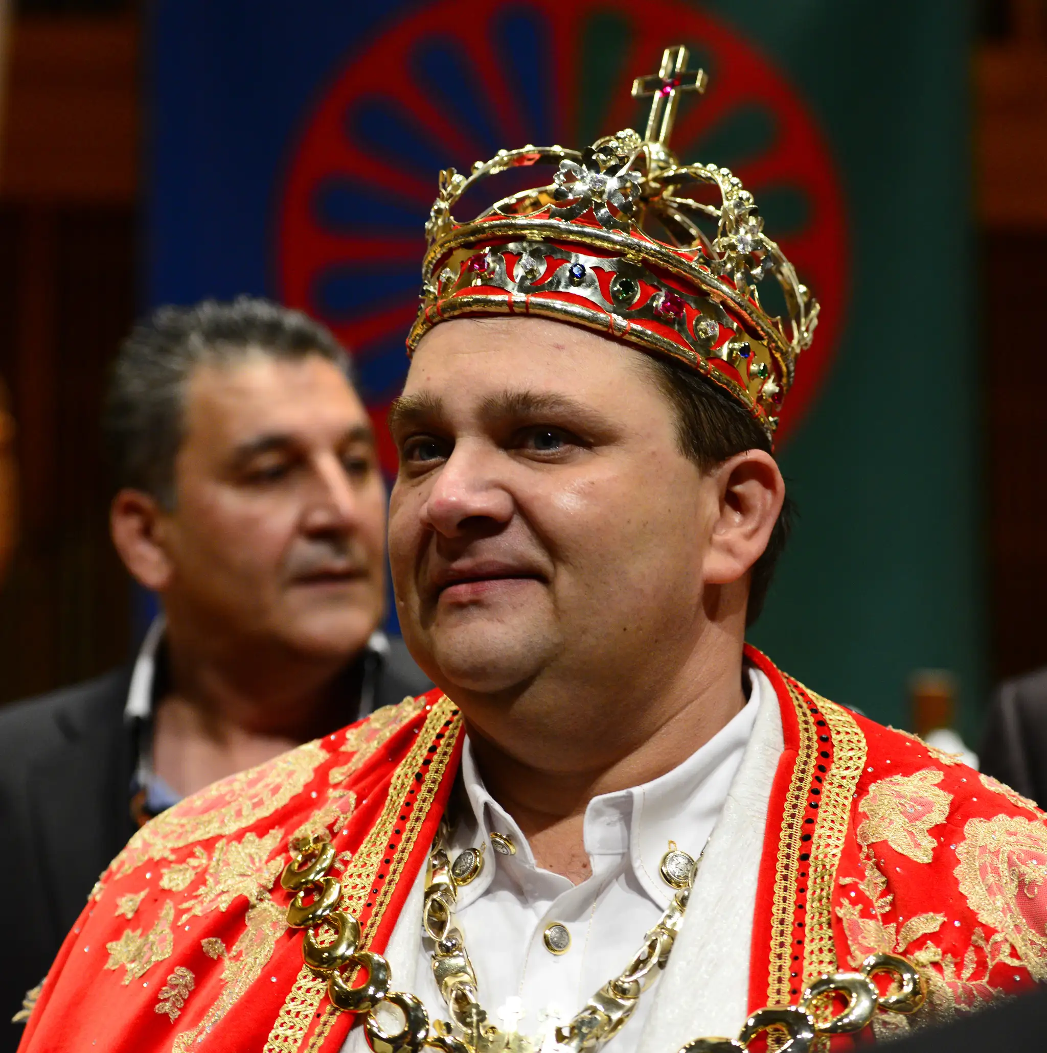 Rómsky kráľ Róbert Botoš pri korunovácii v roku 2014