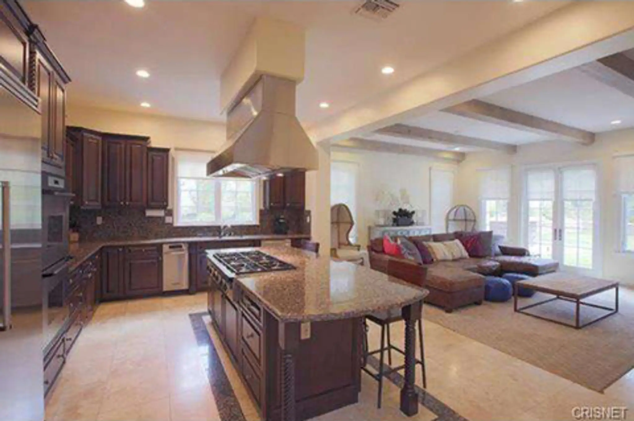 kylie-jenner-new-house-photos-018-480w.jpg