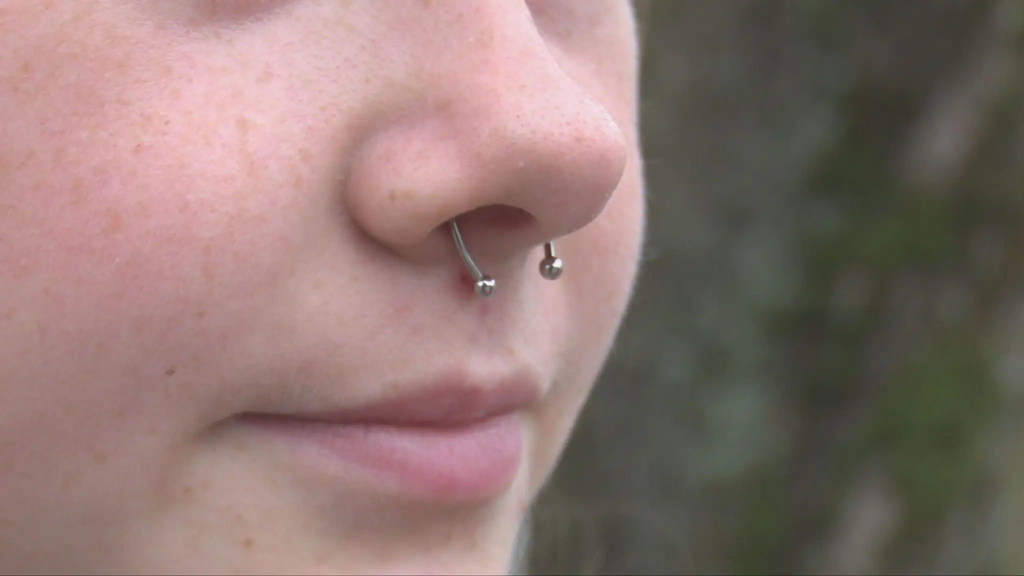 Magnetový piercing
