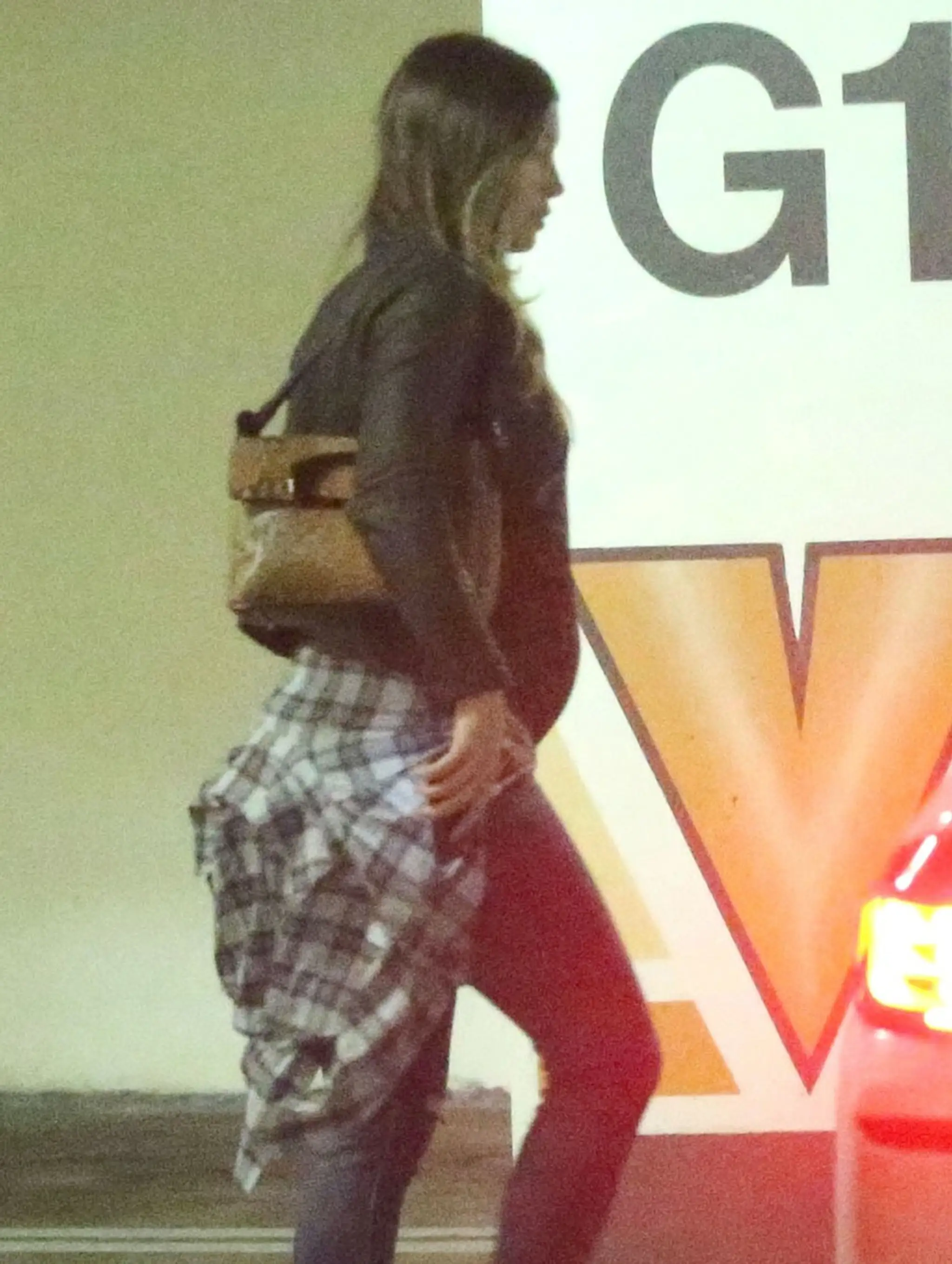 Jessica Biel s bruškom.