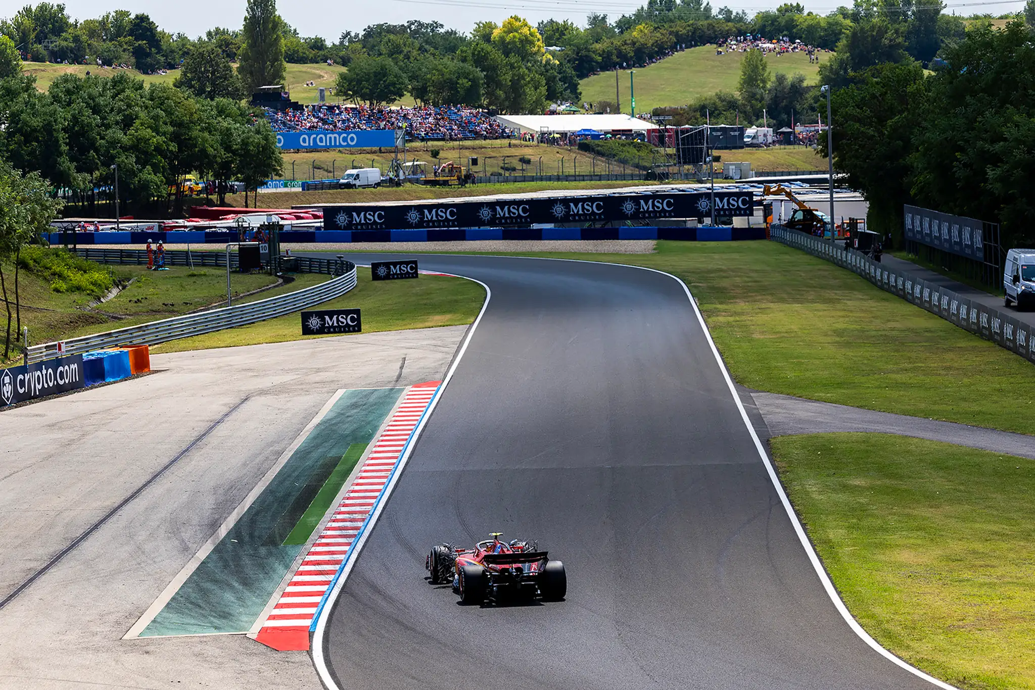 Carlos Sainz na trati v Maďarsku.