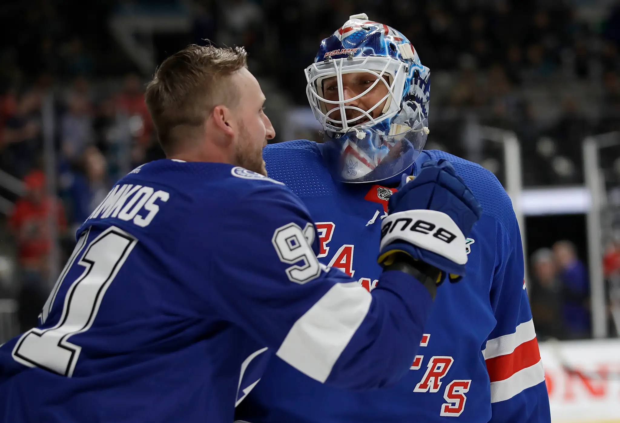 Zľava Steven Stamkos z Tampy a Henrik Lundqvist z NY Rangers v Súťaži zručností v rámci All star víkendu NHL.