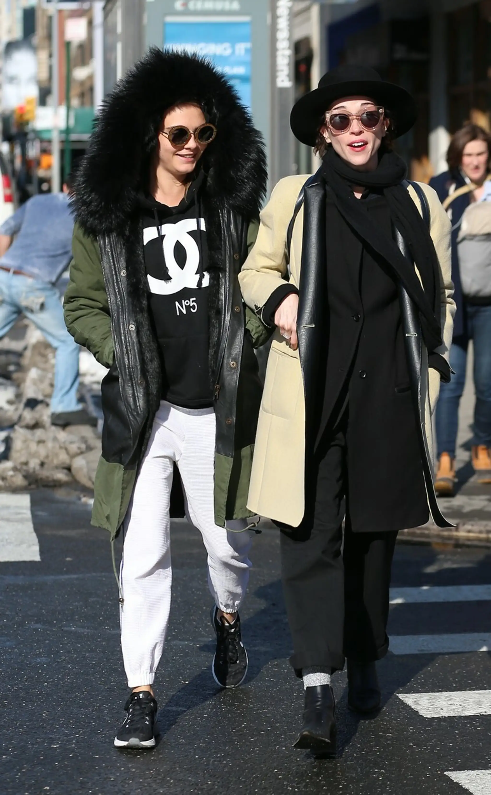 Cara Delevingne a St. Vincent na nákupoch