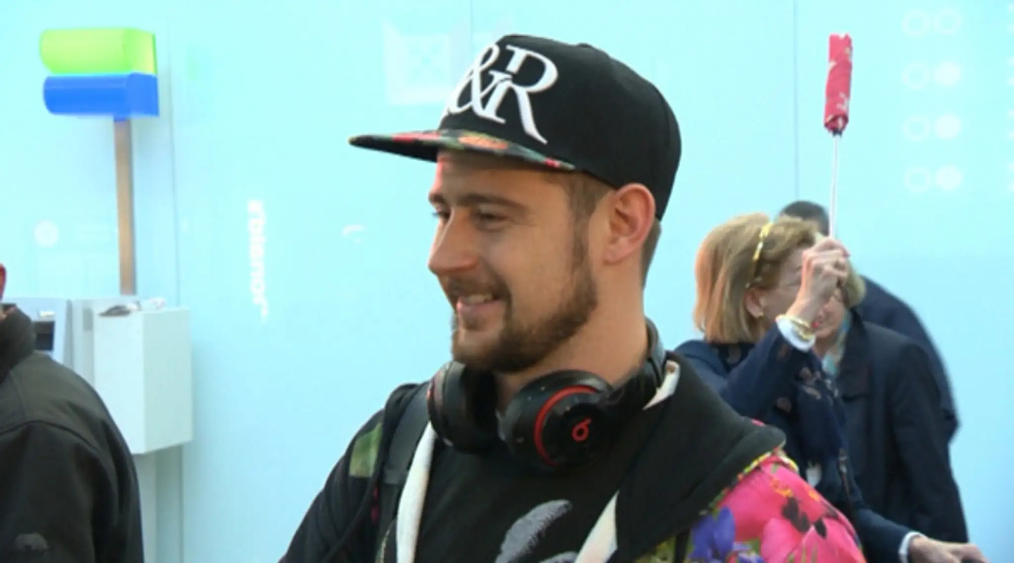 Tomáš Tatar po príchode na viedenské letisko.