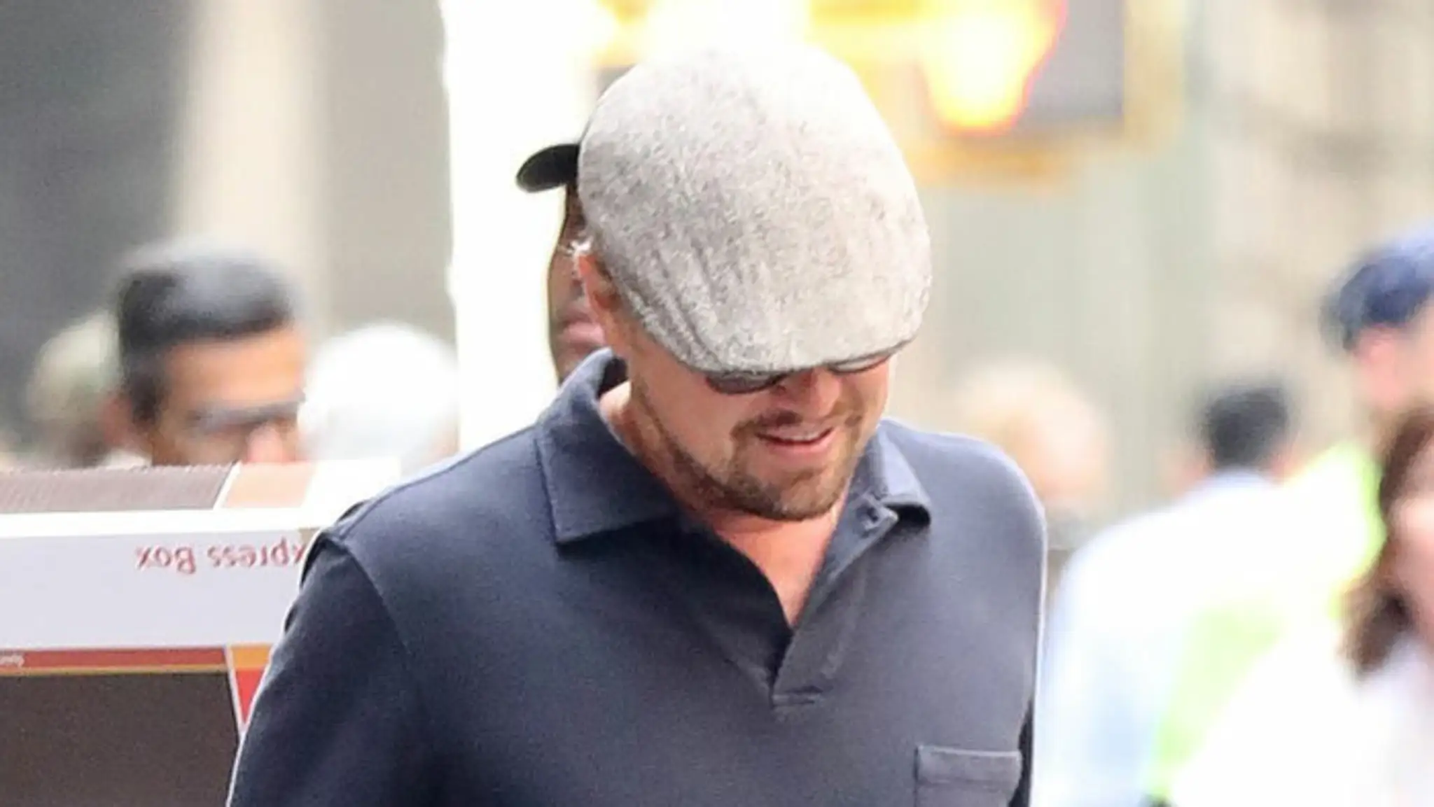 Leonardo DiCaprio odchádza z reštaurácie v Upper East Side v New Yorku