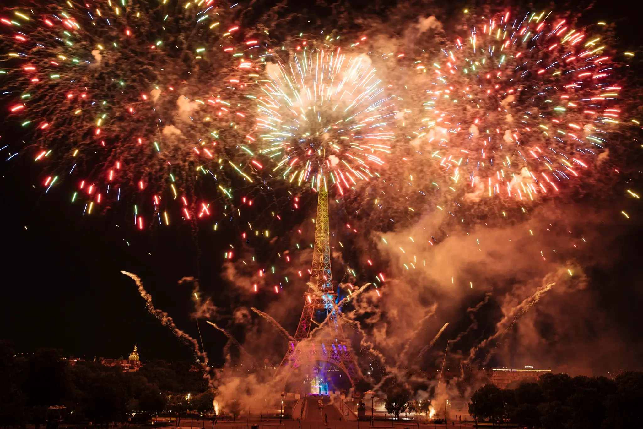 Ohňostroj v Paríži.