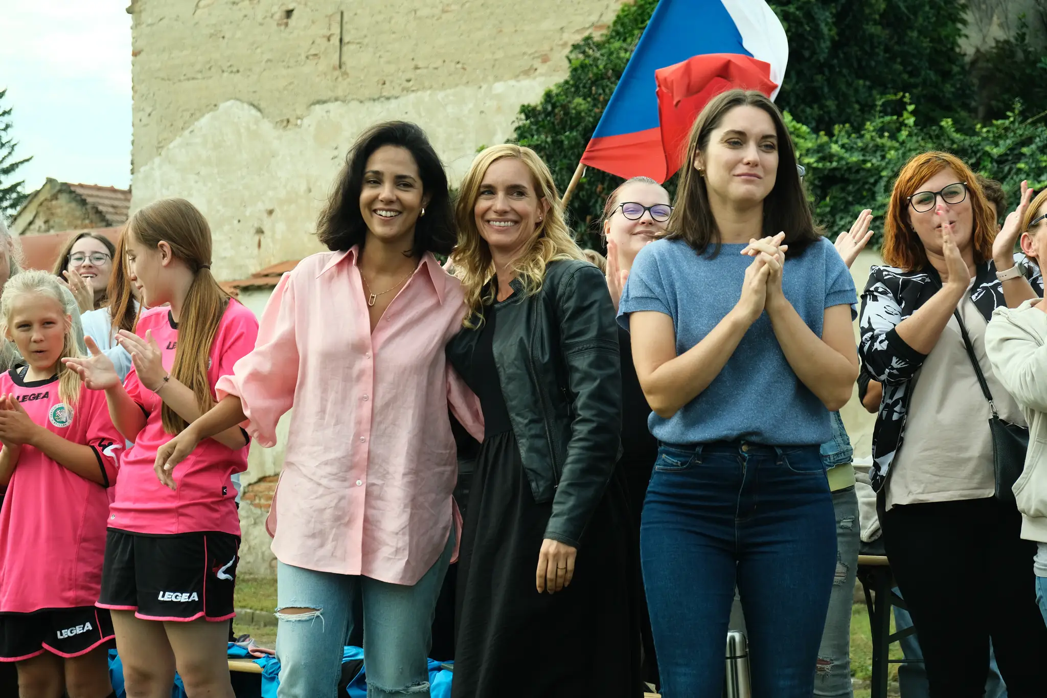 Alžbeta Ferencová, Hana Vagnerová a Judit Pecháček vo filme Pod parou