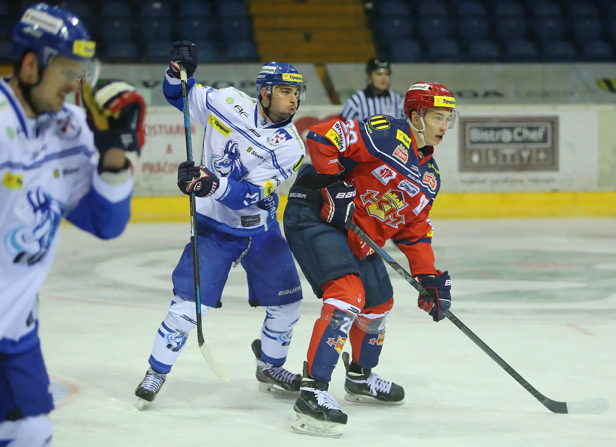 Martin Ďaloga (HKm Zvolen) a Peter Boltun (HK Poprad)