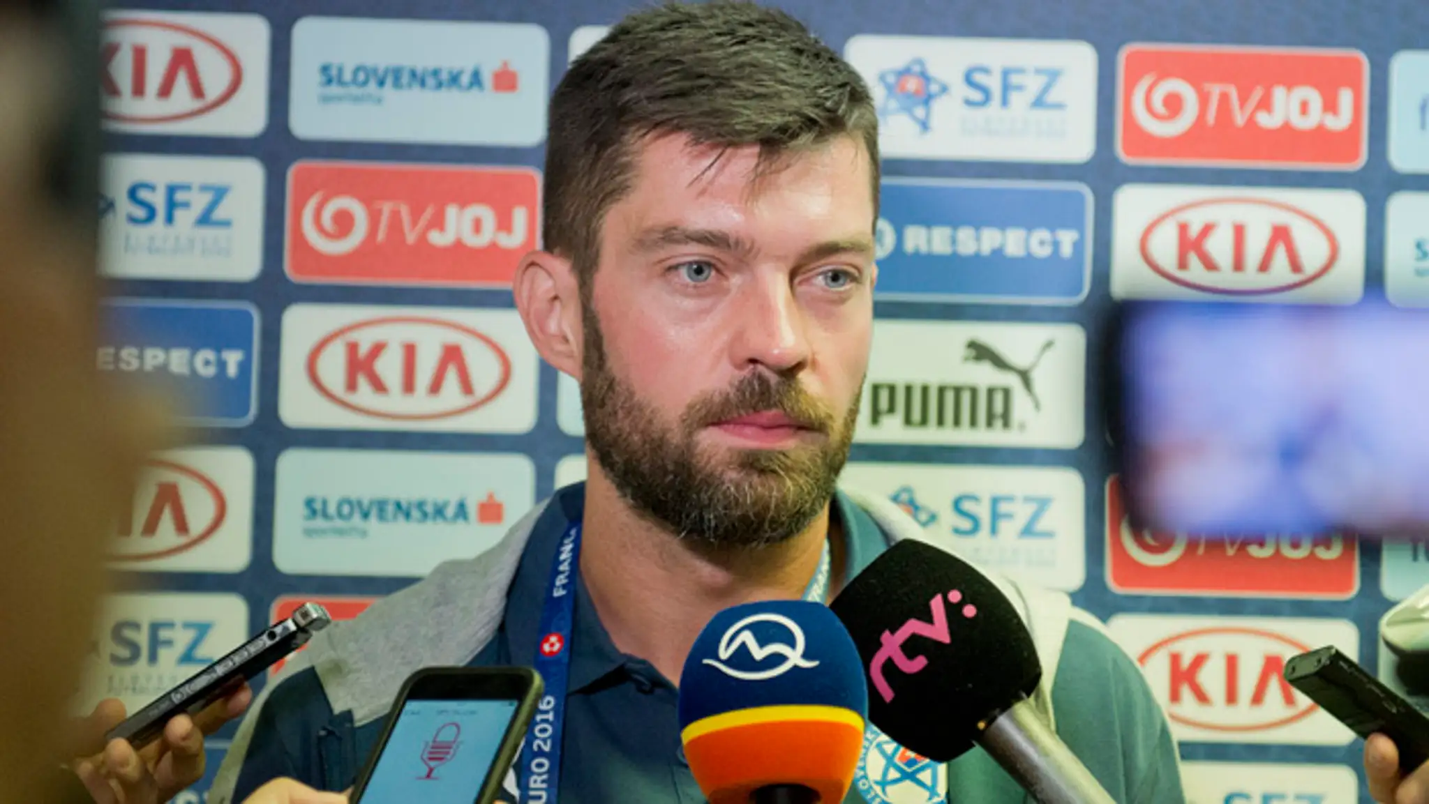 Matúš Kozáčik.