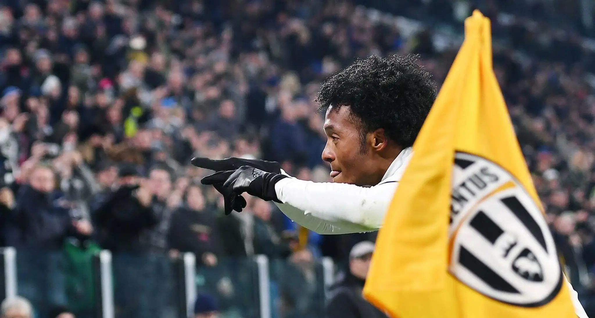 Juan Cuadrado oslavuje gól do siete Interu Miláno.