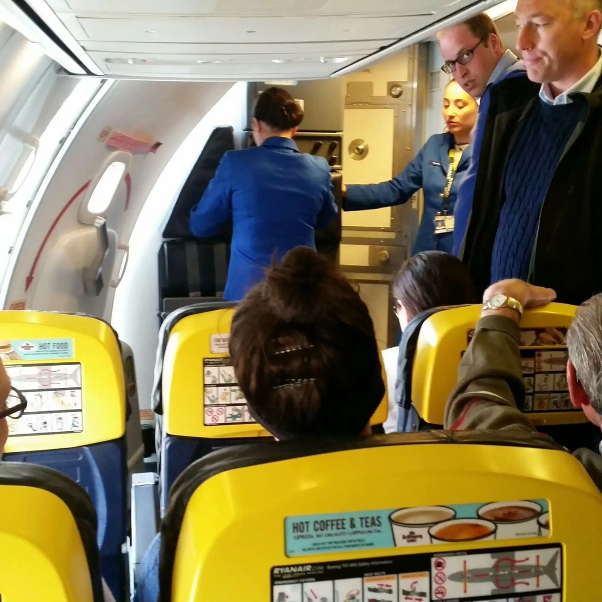 Princ William na palube Ryanair.