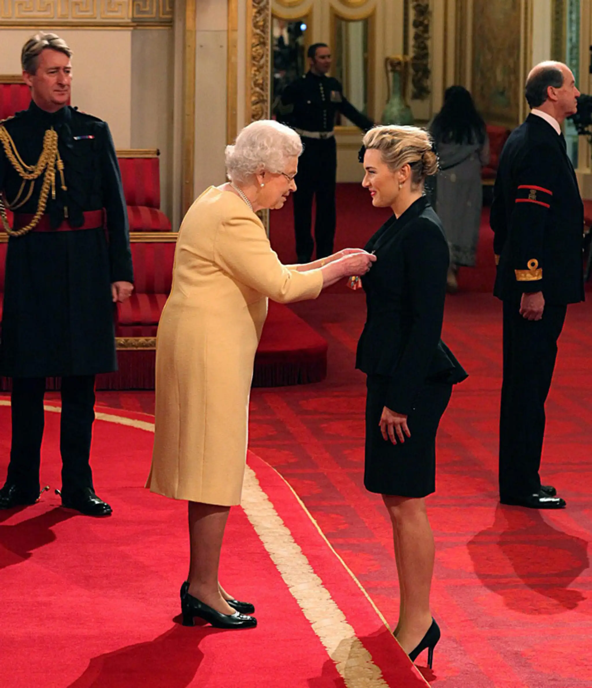 Kate Winsletovej v roku 2011 udelila kráľovná Alžbeta II. titul Rád britského impéria.