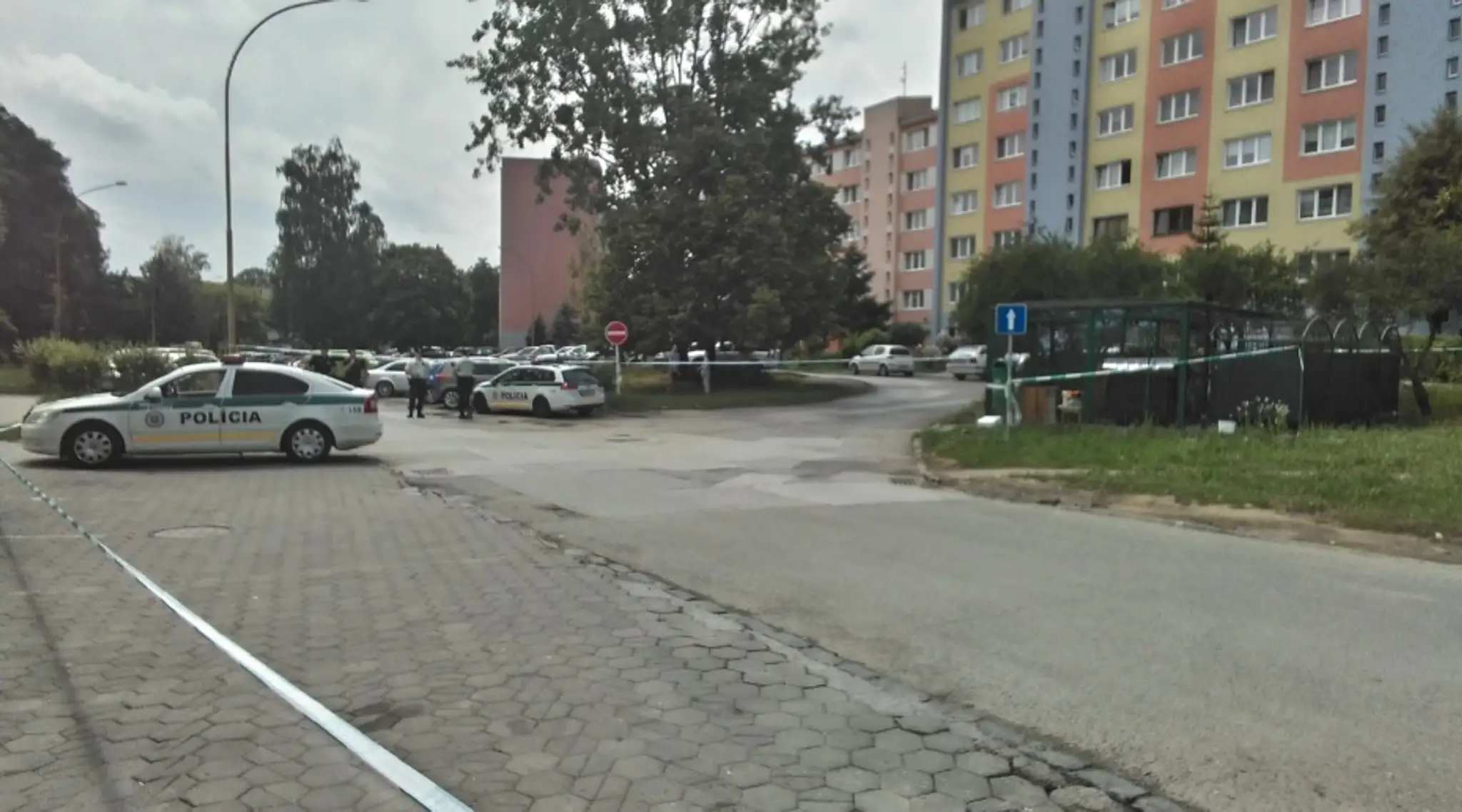 Čaká sa na príchod pyrotechnikov.
