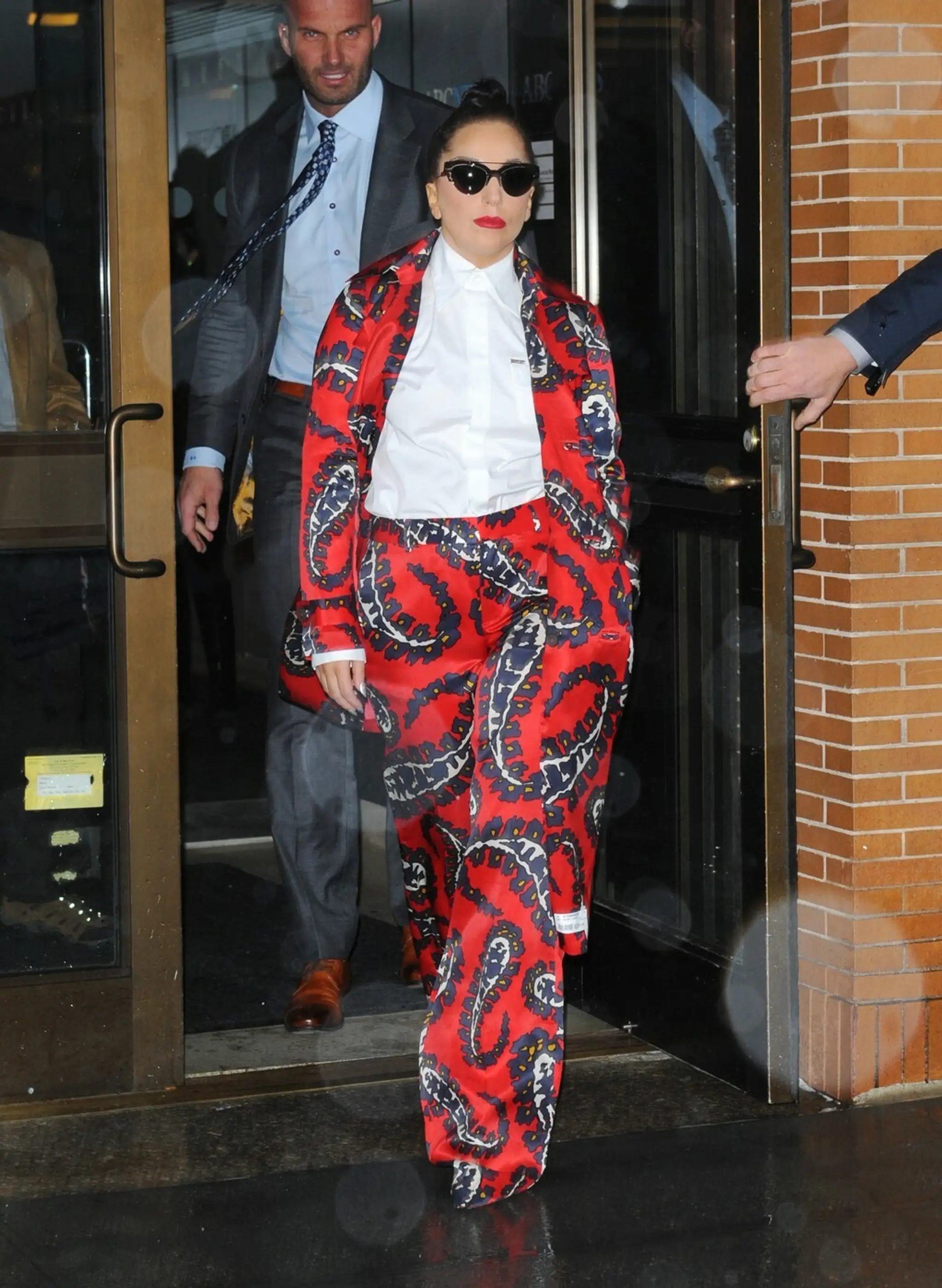 Lady Gaga si zabudla cenovku na oblečení.