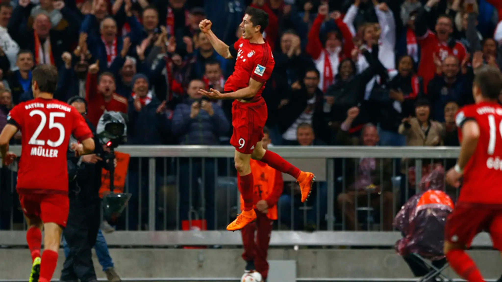 Robert Lewandowski sa postaral o rekordný zápis v nemeckej bundeslige.